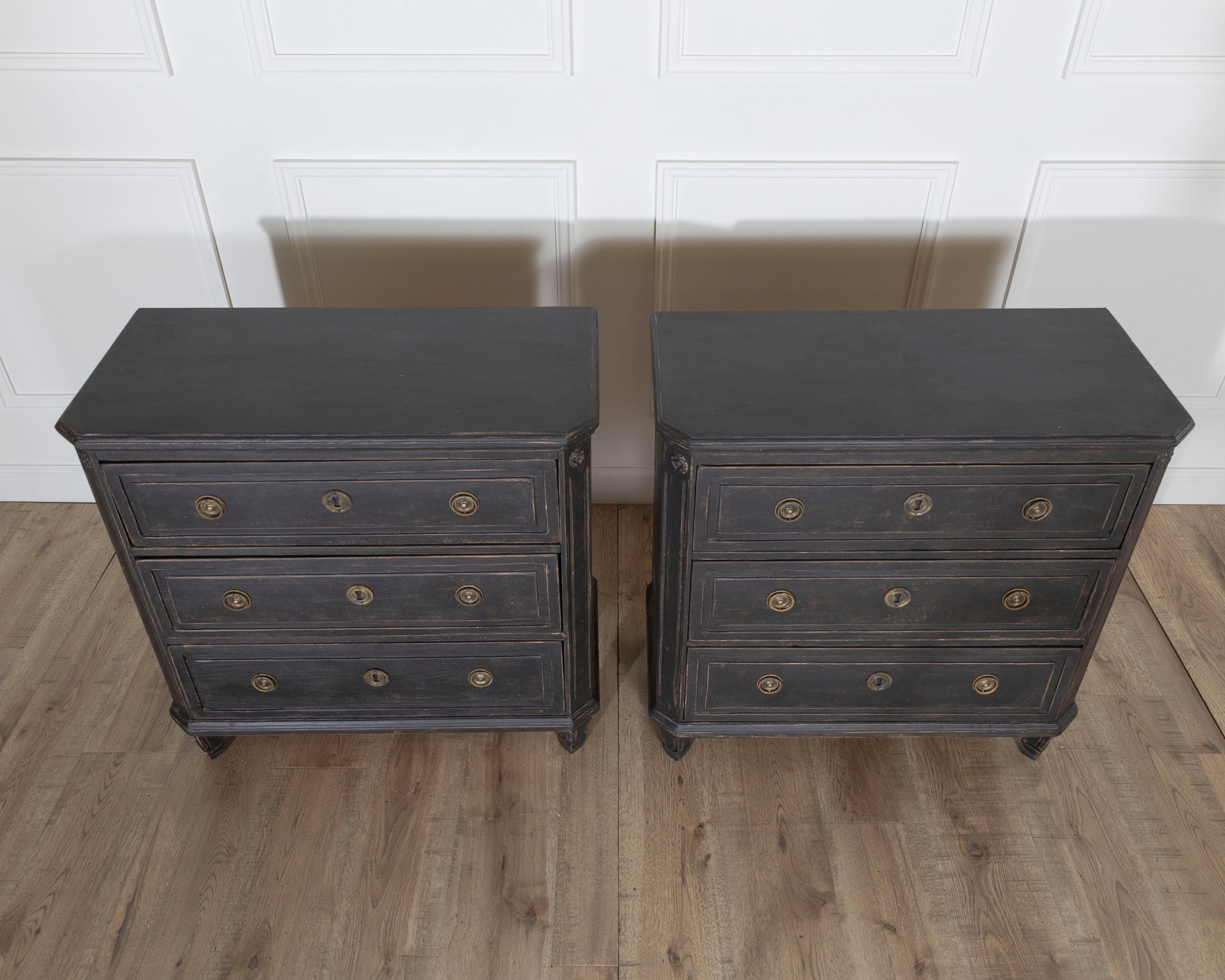 Pair of 19th Century Swedish Painted Chests of Drawers For Sale 1