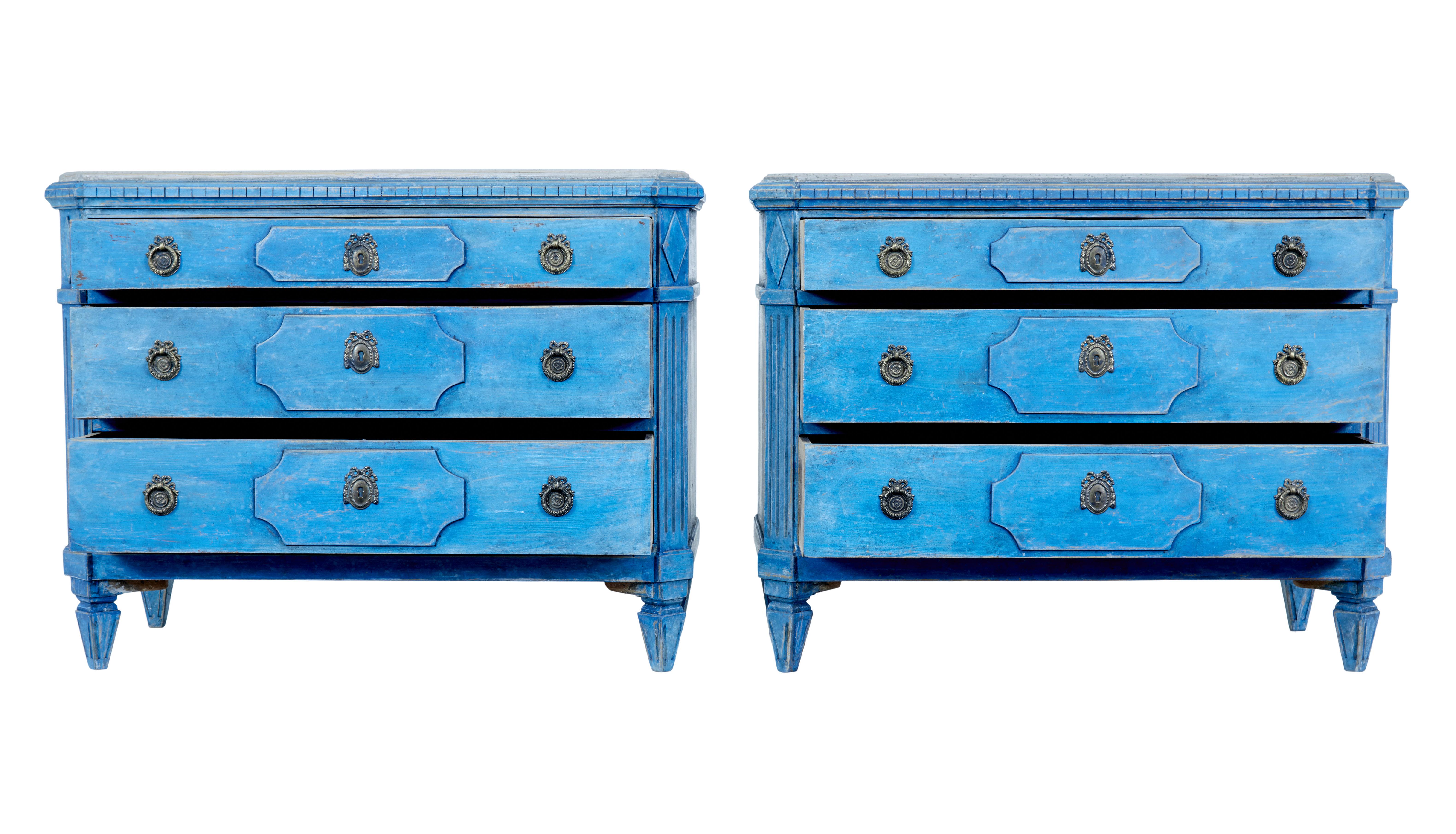 Pair of 19th century Swedish painted commodes, circa 1870.

Fine quality pair of Swedish oak chest of drawers painted in a striking blue with contrasting grey tops.

Top surface painted to a simulated marble effect, with a dentil detailing