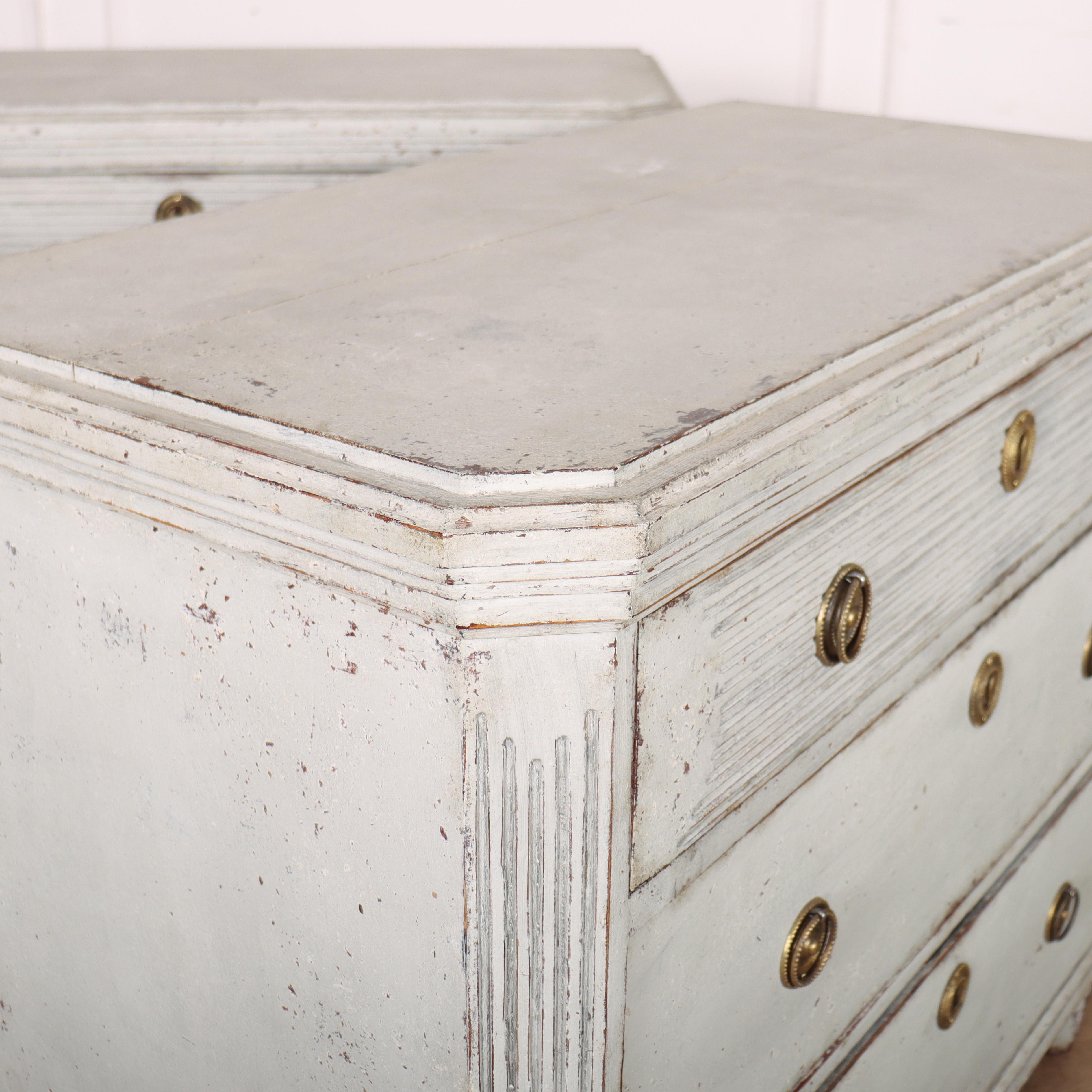 Pair of 19th Century Swedish Painted Commodes For Sale 3