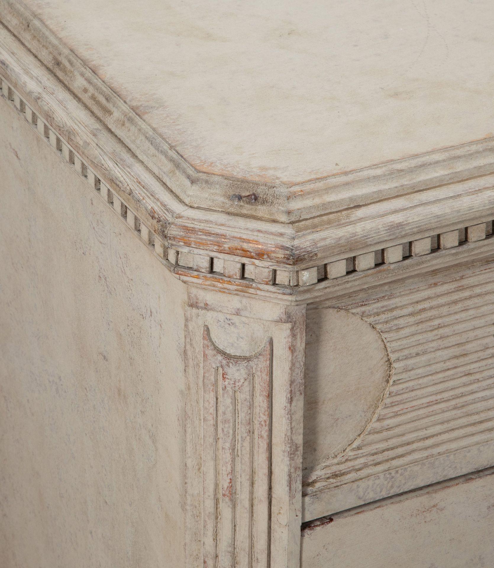Pair of 19th Century Swedish Painted Commodes 3