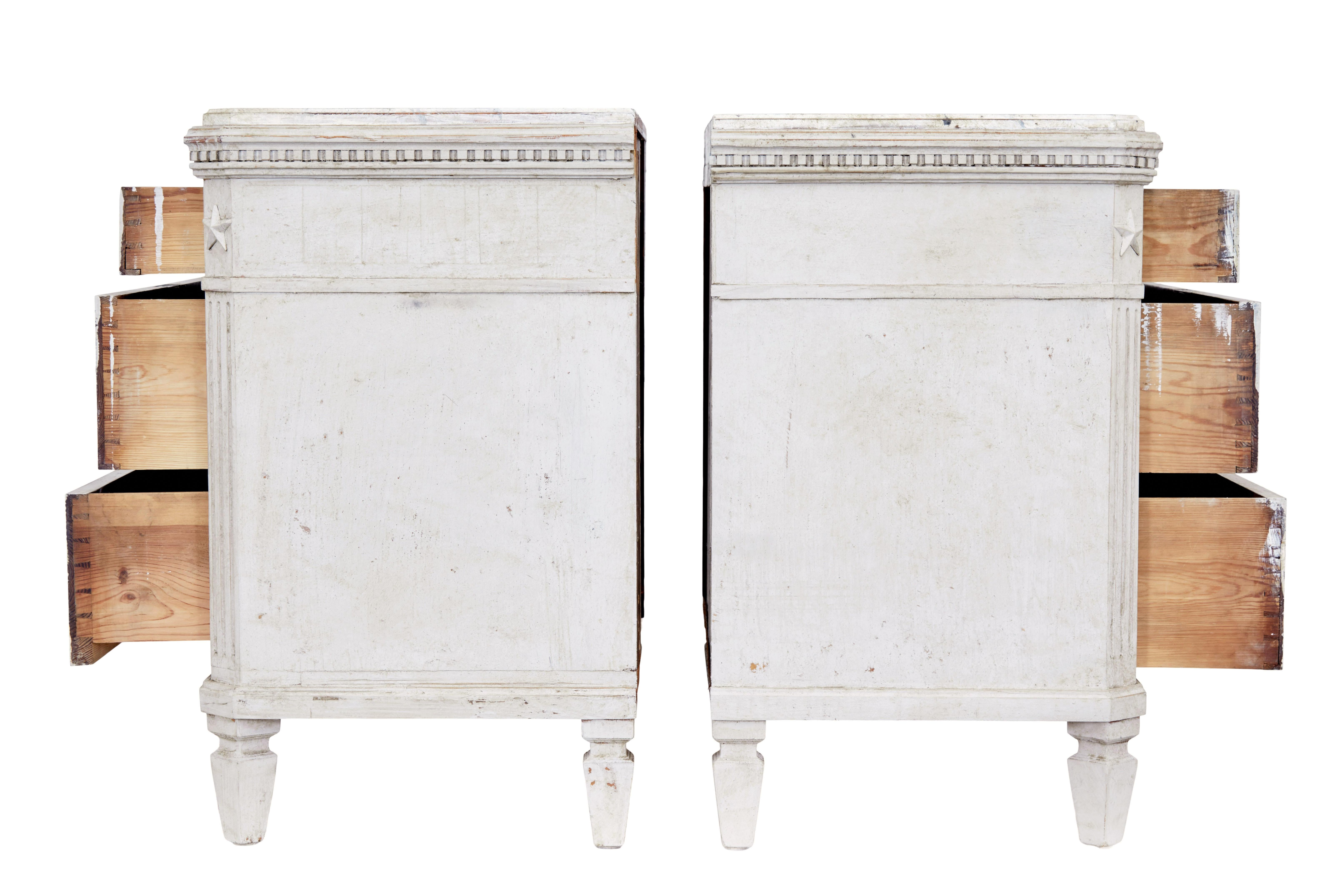 Gustavian Pair of 19th century Swedish painted faux marble top chest of drawers For Sale