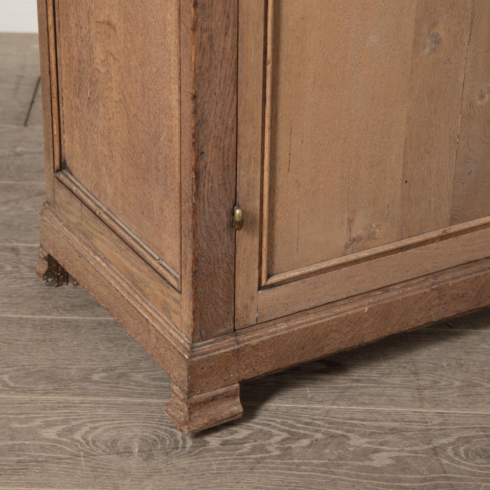 Pair of 19th Century Tall Oak Bookcases 8