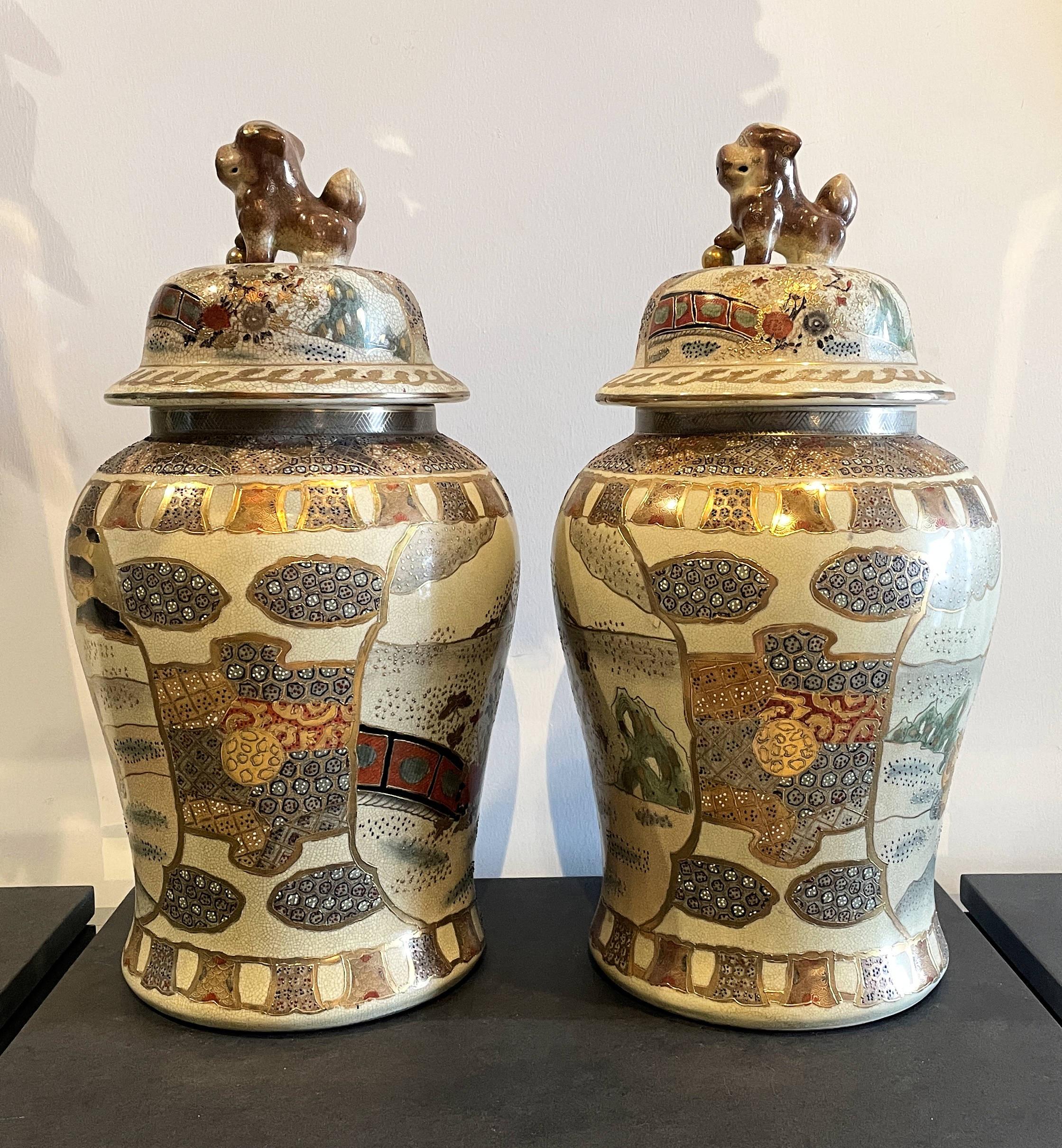 Pair of Taisho Period Japanese Satsuma Style Covered Jars For Sale 7