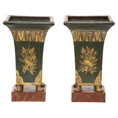 Paar tole bemalte vergoldete und grüne Pfotenfüßen-Jardinières aus dem 19. Jahrhundert