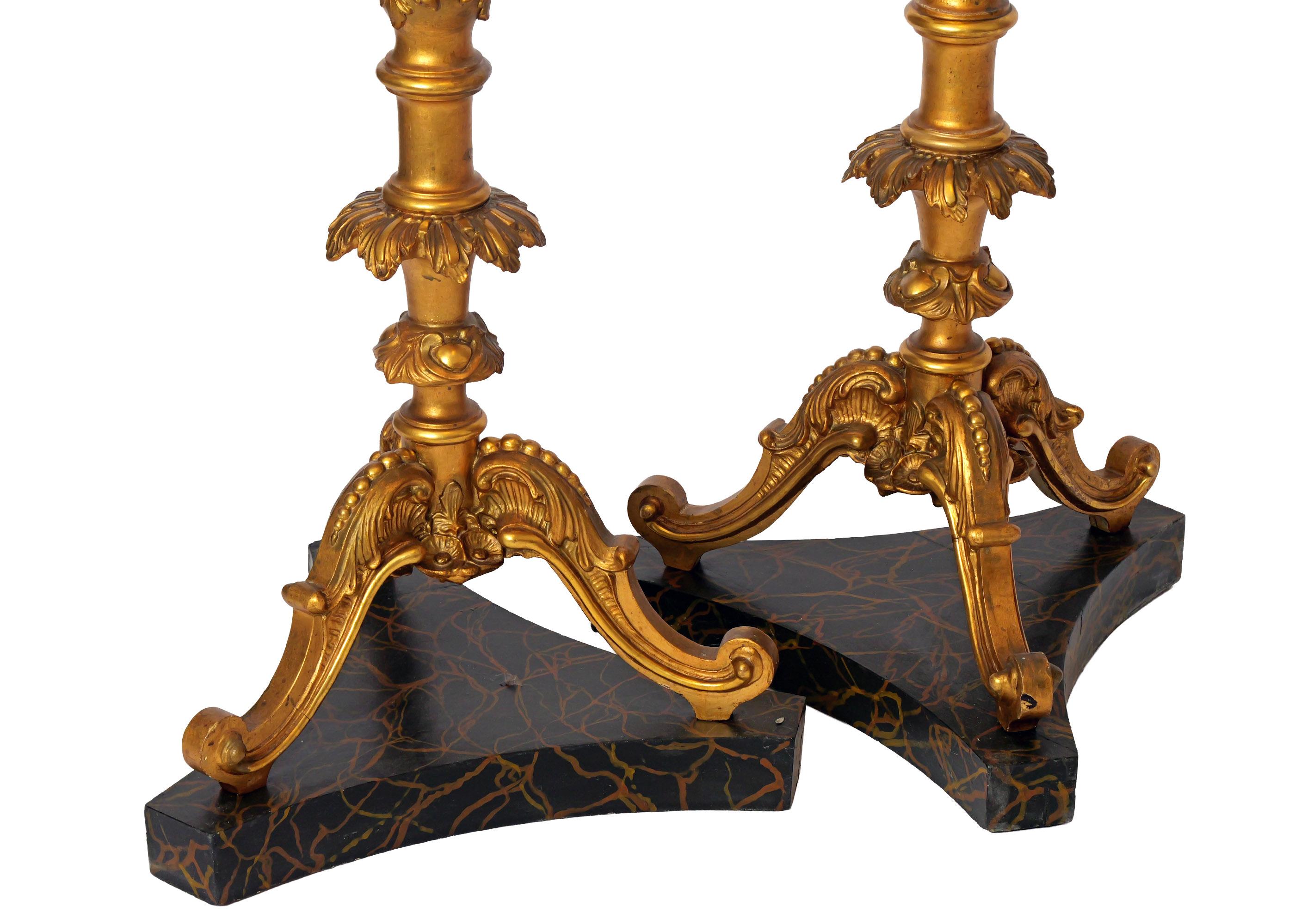 Legno dorato Coppia di torchéres del XIX secolo in vendita