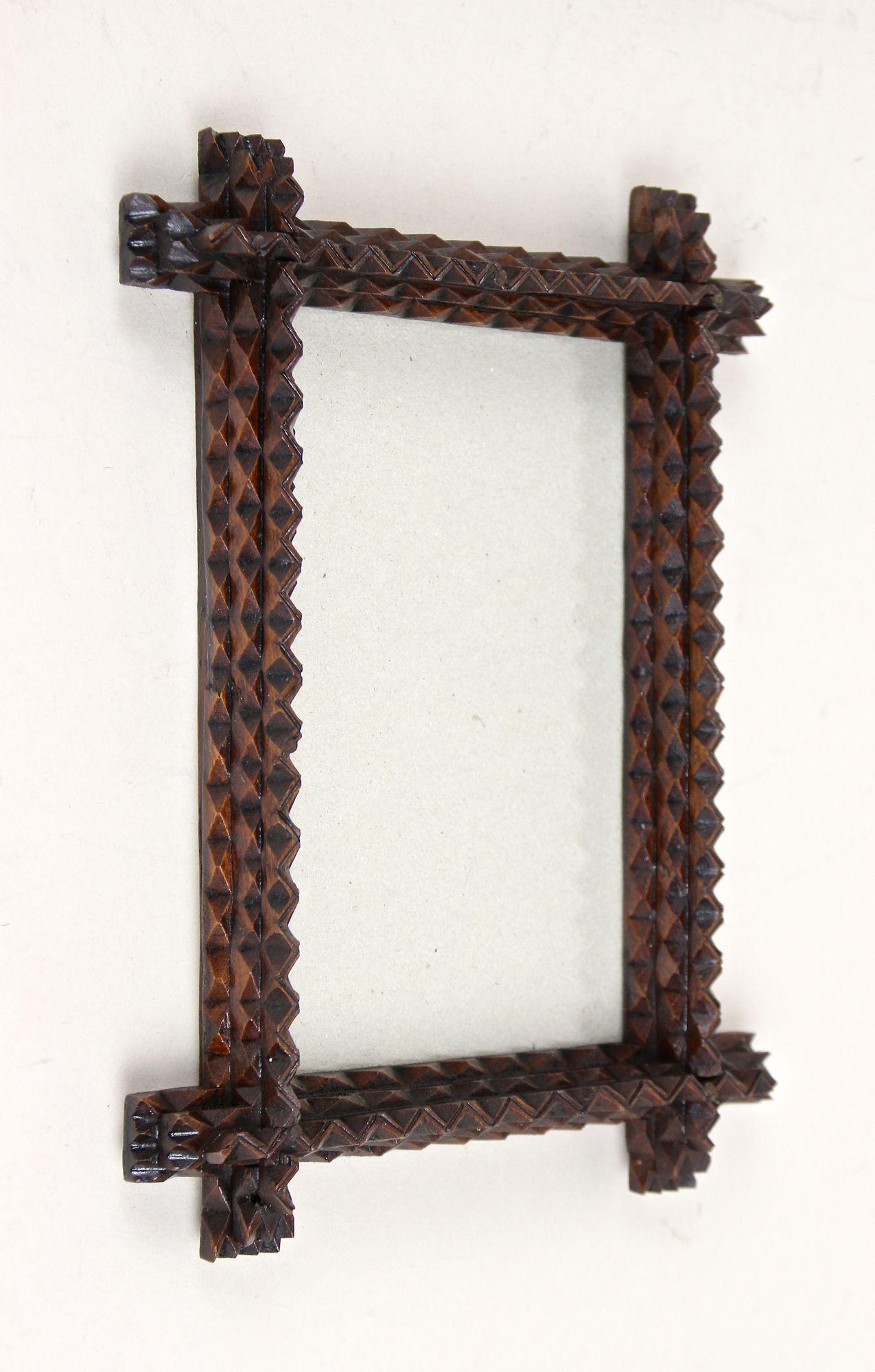 Pair of 19th Century Tramp Art Photo Frames Hand Carved, Austria circa 1880 For Sale 4