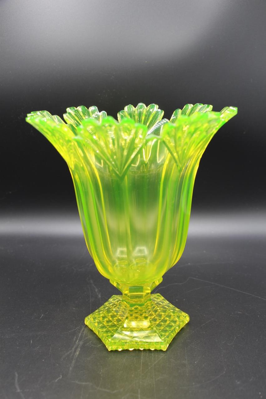 Pair Of 19th Century Uraline Crystal Vases For Sale 2