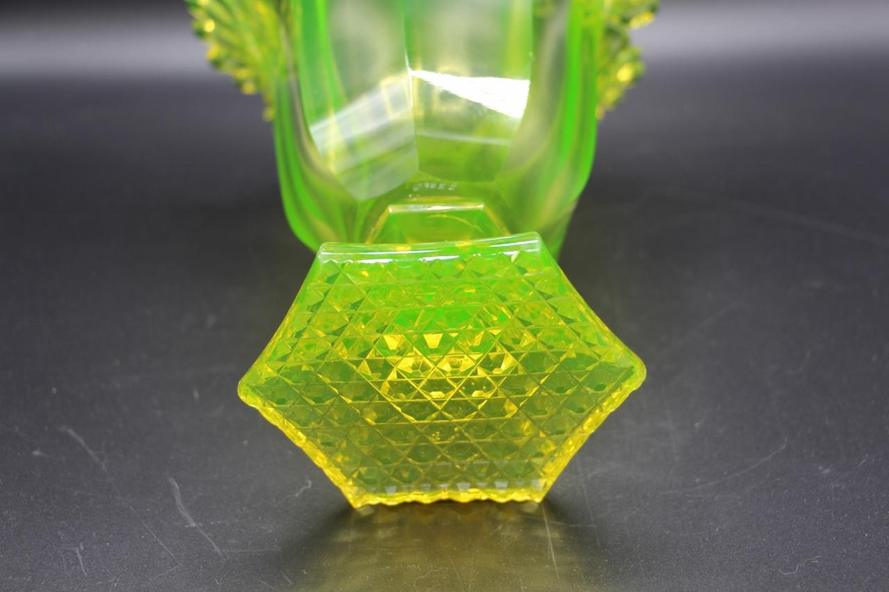 Pair Of 19th Century Uraline Crystal Vases For Sale 3