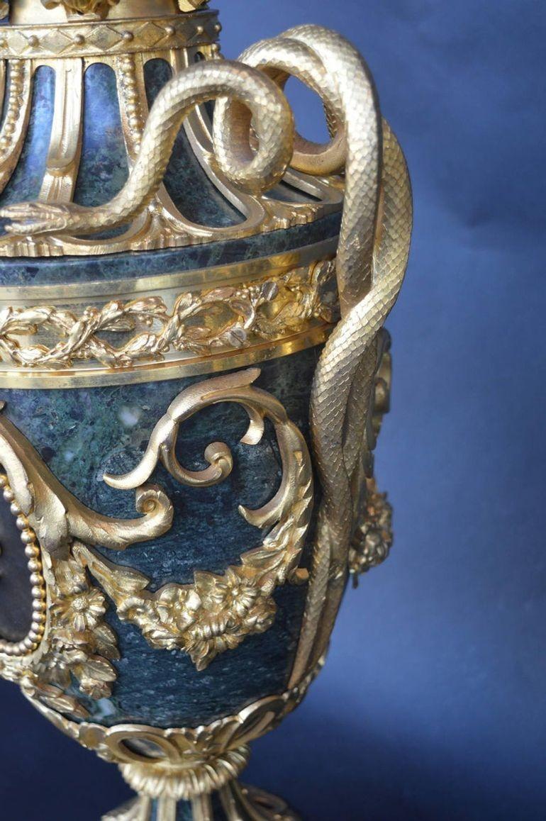 Pair of 19th Century Urns In Excellent Condition For Sale In Los Angeles, CA