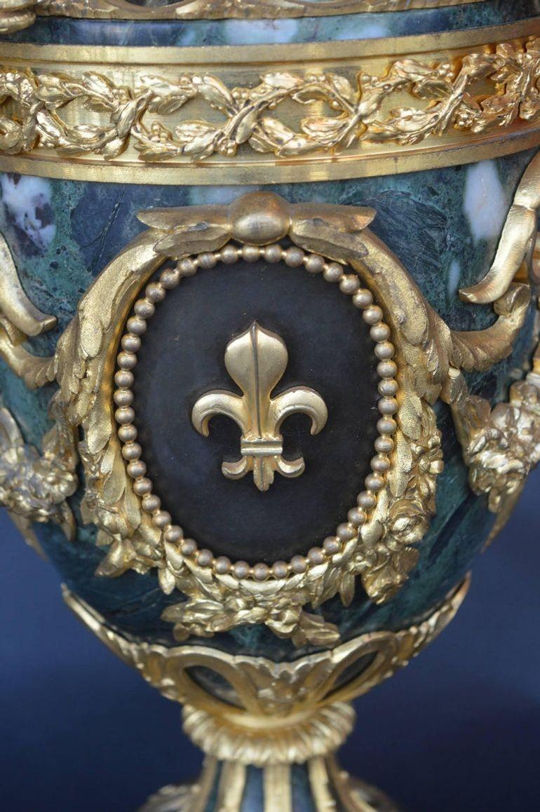 Pair of 19th Century Urns For Sale 1