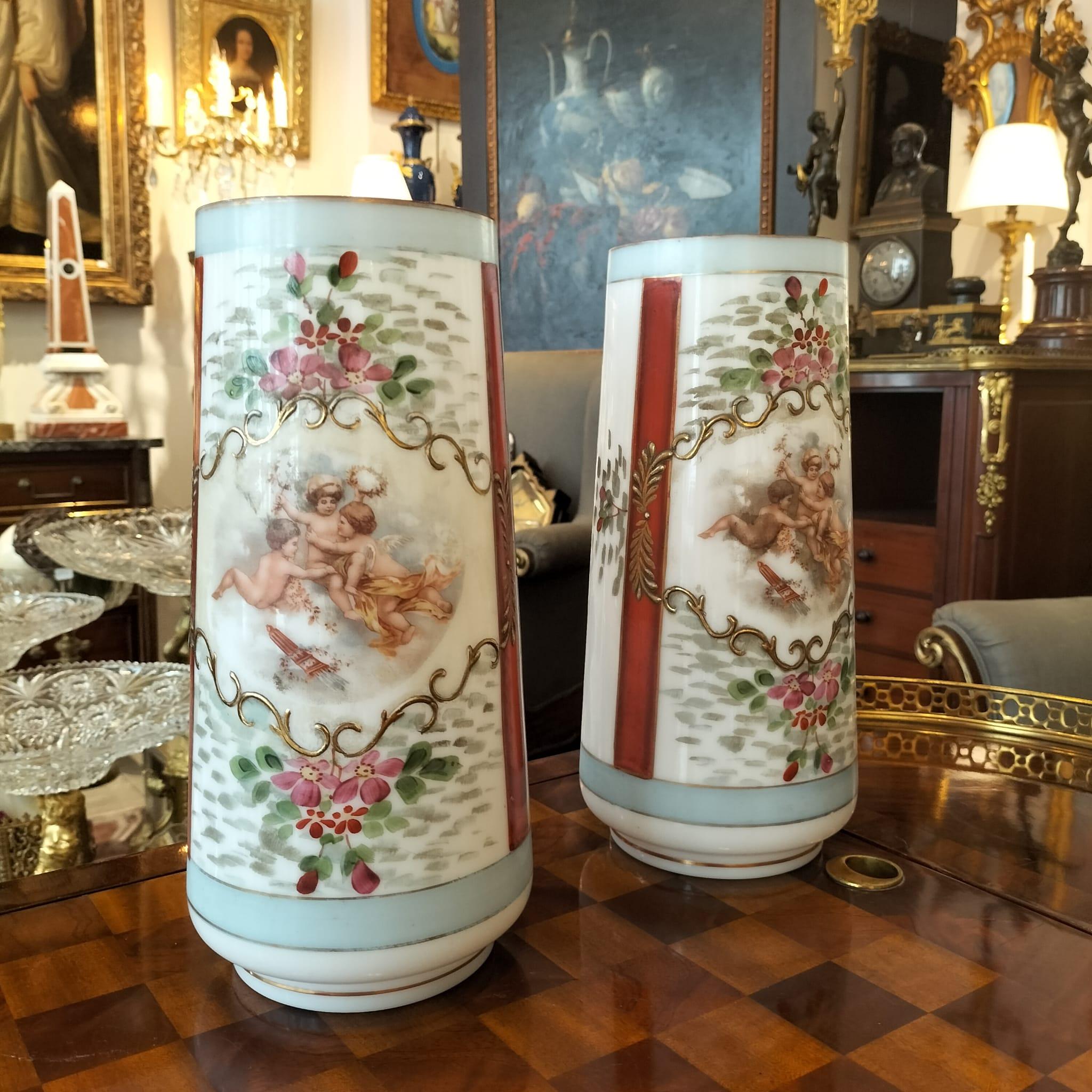 Paire de vases du 19e siècle en verre opalin en vente 3