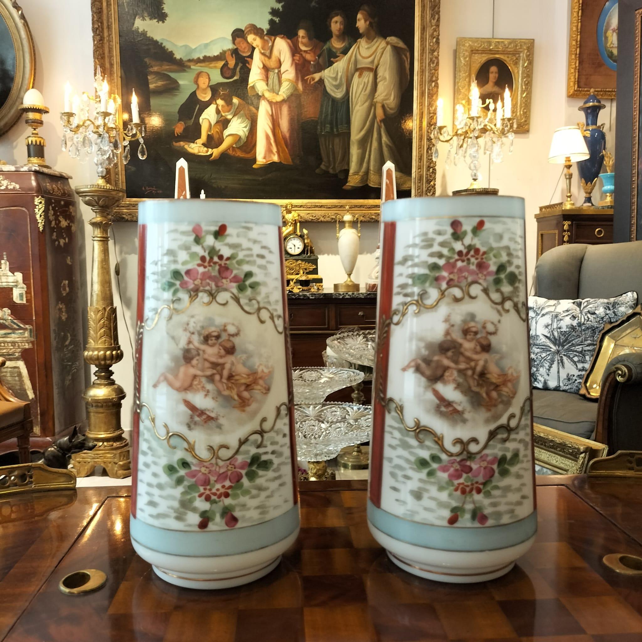 Paire de vases du 19e siècle en verre opalin en vente 4