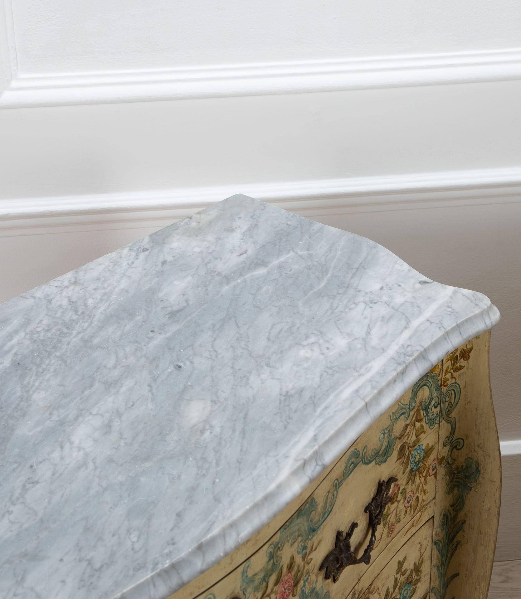 Pair of 19th Century Venetian Hand Painted Commodes For Sale 8
