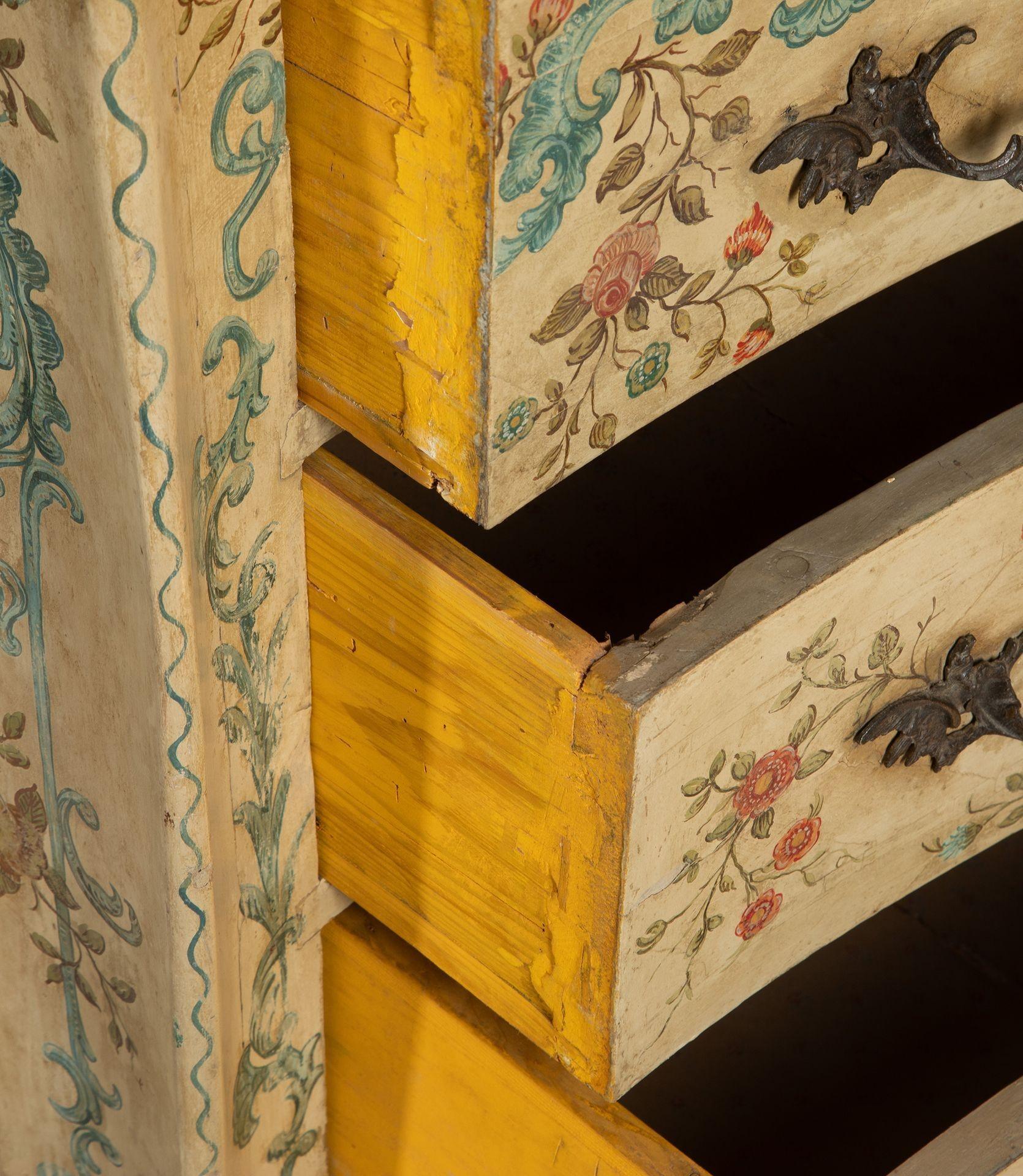 Pair of 19th Century Venetian Hand Painted Commodes For Sale 10