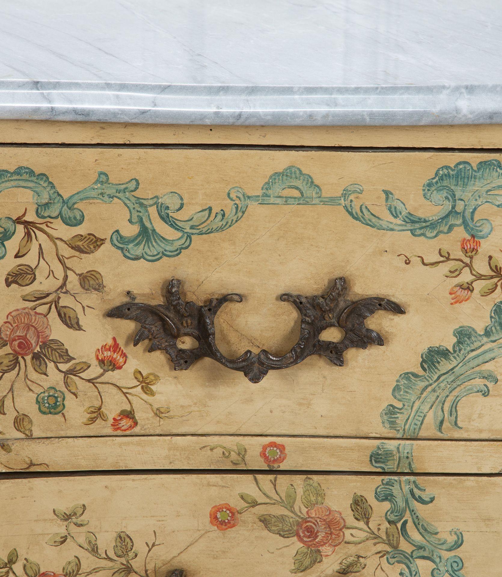Pair of 19th Century Venetian Hand Painted Commodes In Good Condition For Sale In Gloucestershire, GB