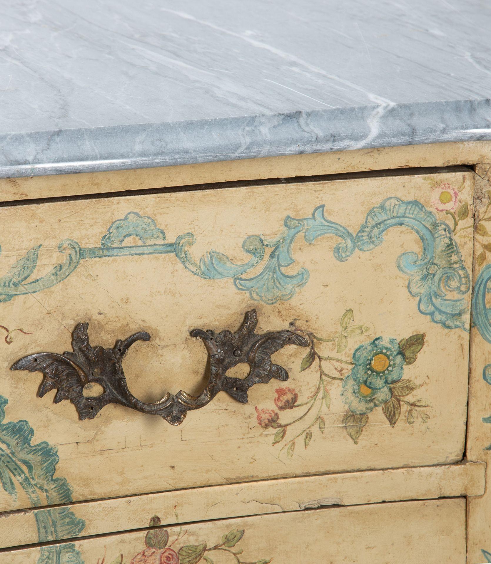 Pair of 19th Century Venetian Hand Painted Commodes For Sale 1