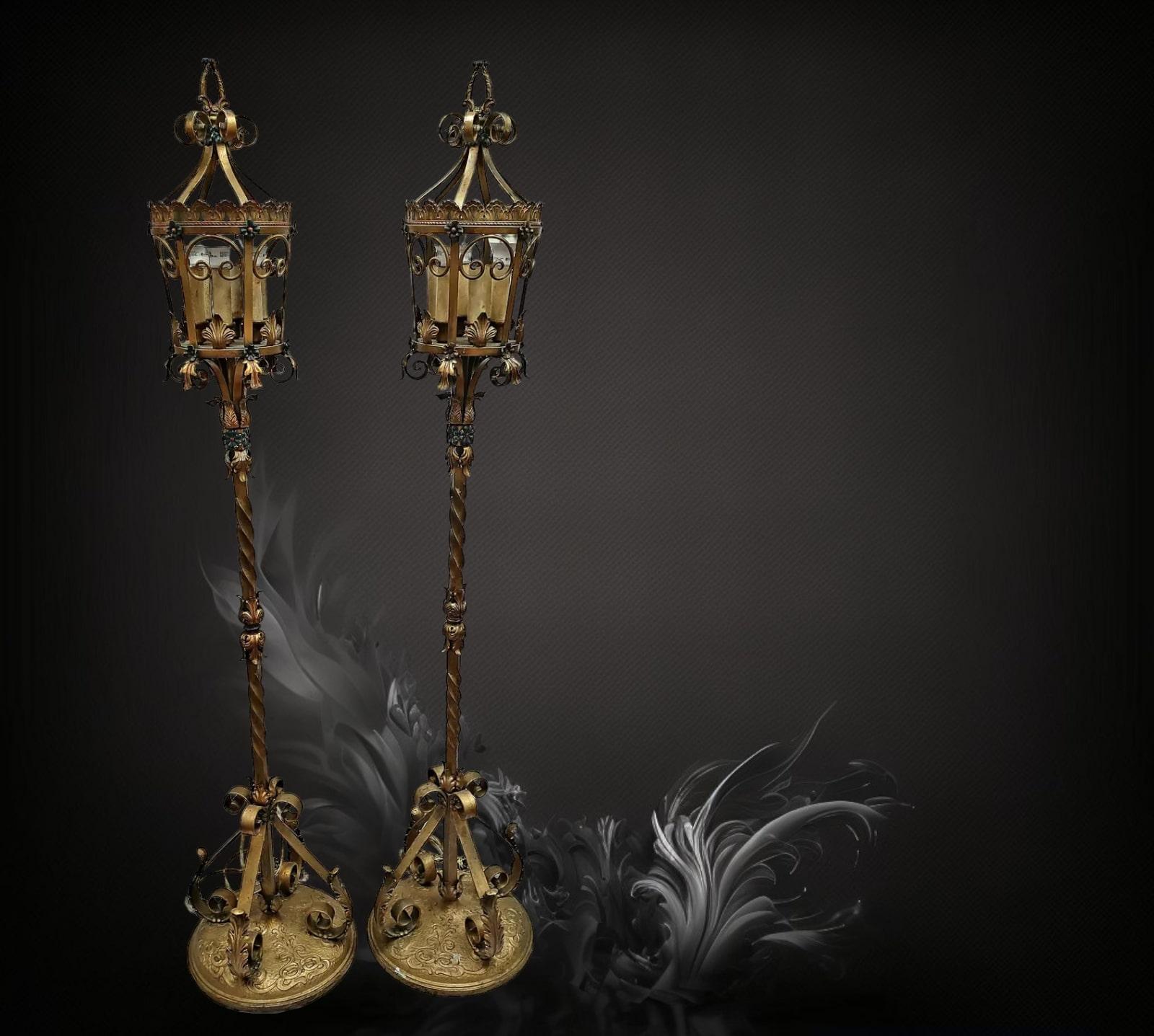 Pair  of 19th Century Venetian Tole Floor Lanterns For Sale 6