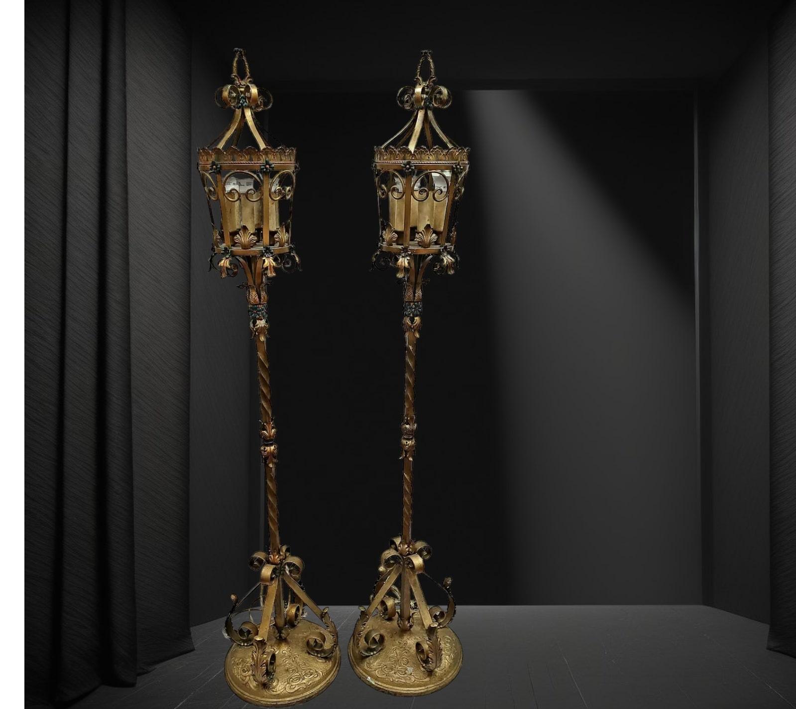 Pair  of 19th Century Venetian Tole Floor Lanterns For Sale 8
