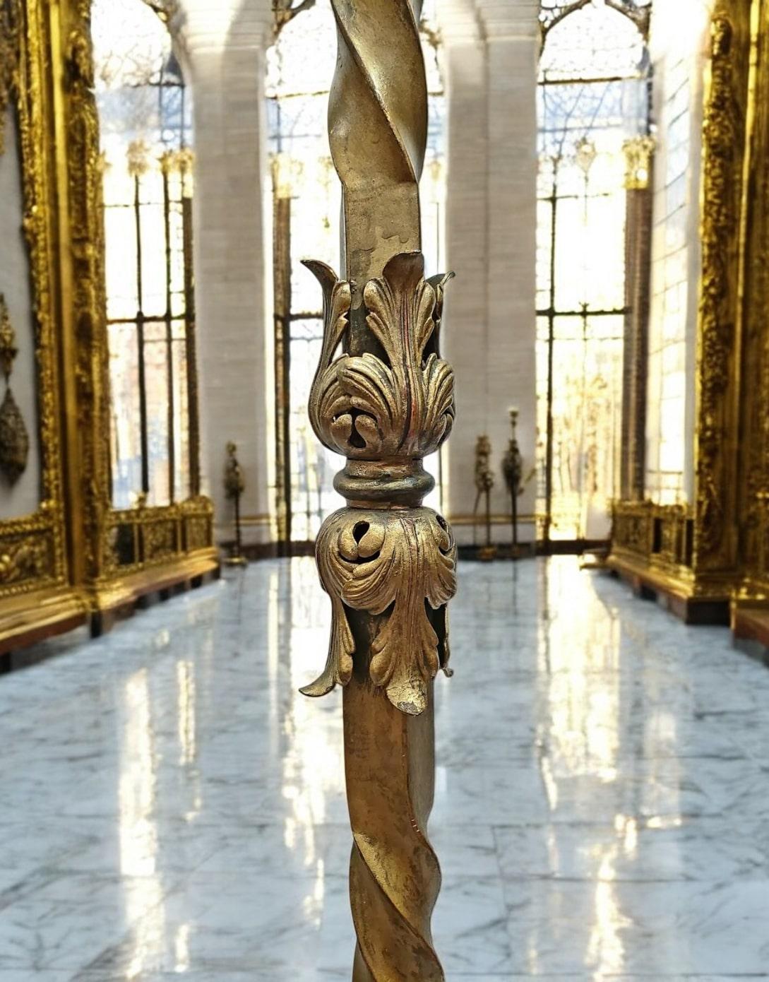 Pair  of 19th Century Venetian Tole Floor Lanterns For Sale 3
