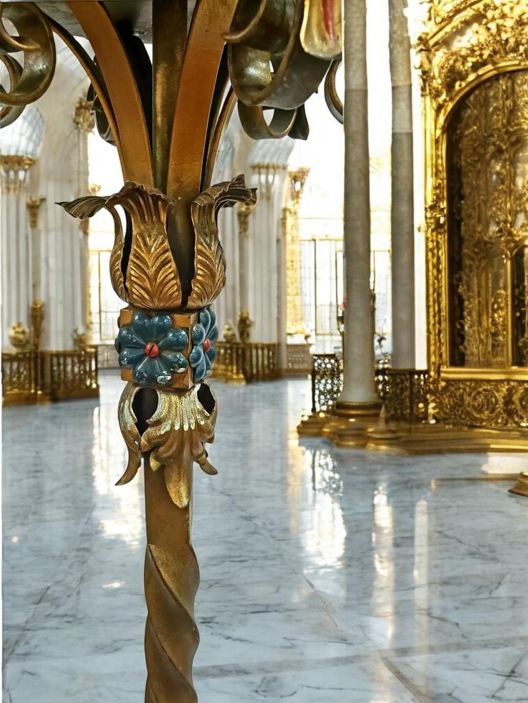 Pair  of 19th Century Venetian Tole Floor Lanterns For Sale 2