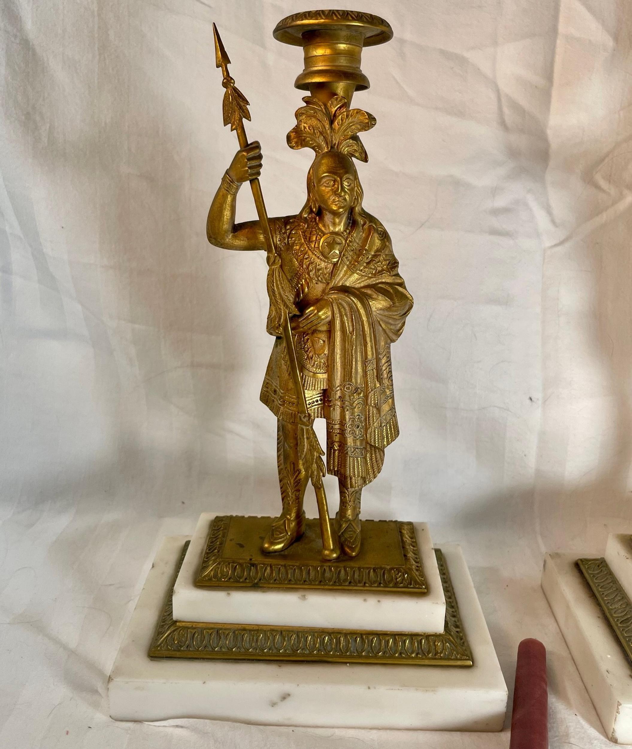 Coppia di candelabri vittoriani del XIX secolo in bronzo e ormolu in vendita 3