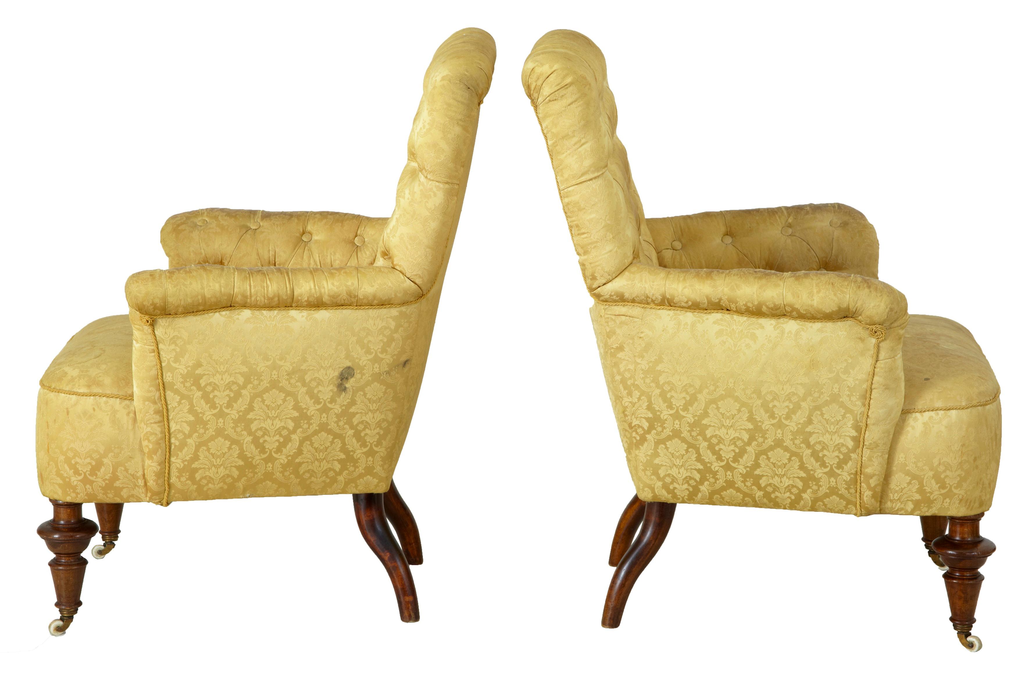 Fine pair of Victorian armchairs, circa 1890.
Featuring button back arms and backs.
Standing on walnut legs, front legs are turned and mounted with castors.
Staining and marks to fabric.

Measures: Height 37 1/2