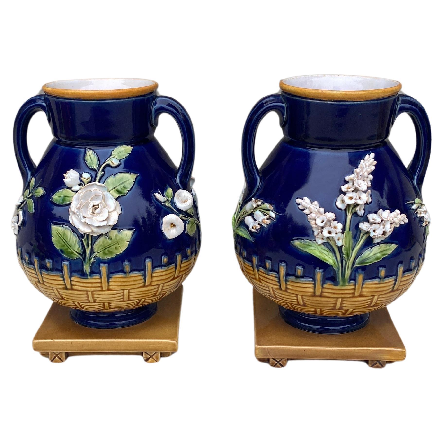 Paar viktorianische kobaltfarbene Minton-Vasen aus dem 19. Jahrhundert im Angebot