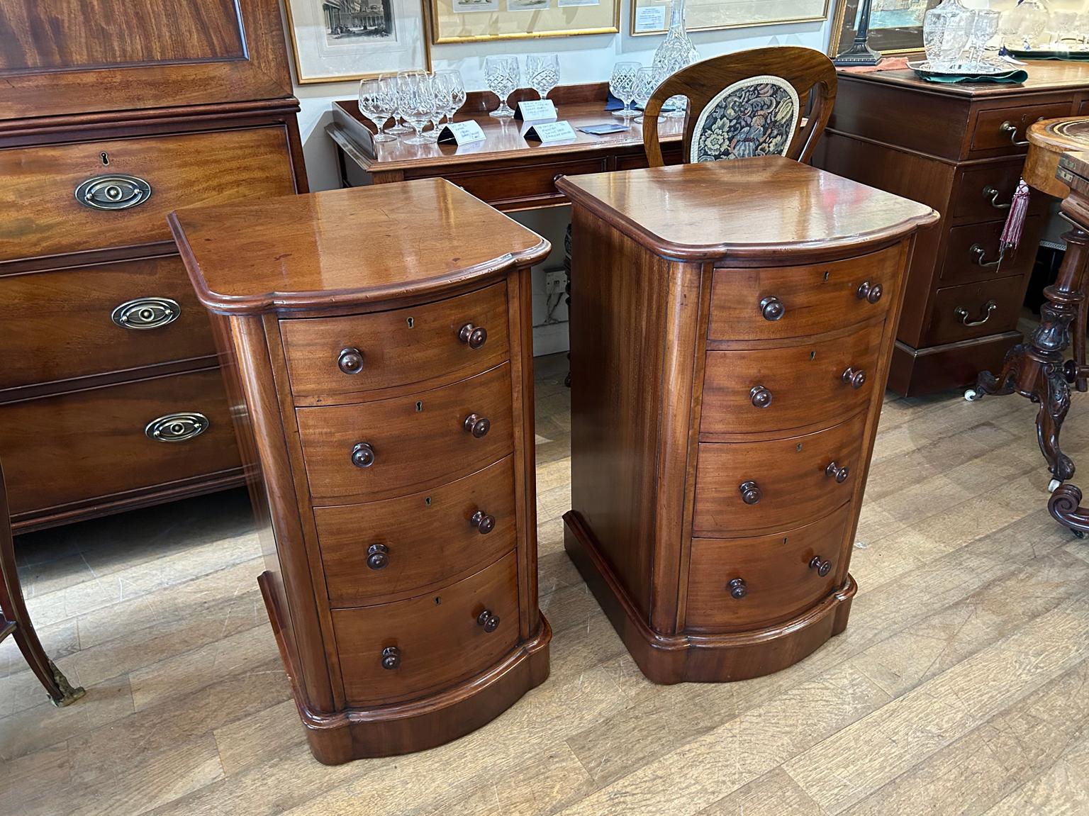Pair of 19th Century Victorian Mahogany Bedside Tables In Good Condition In Richmond, Surrey