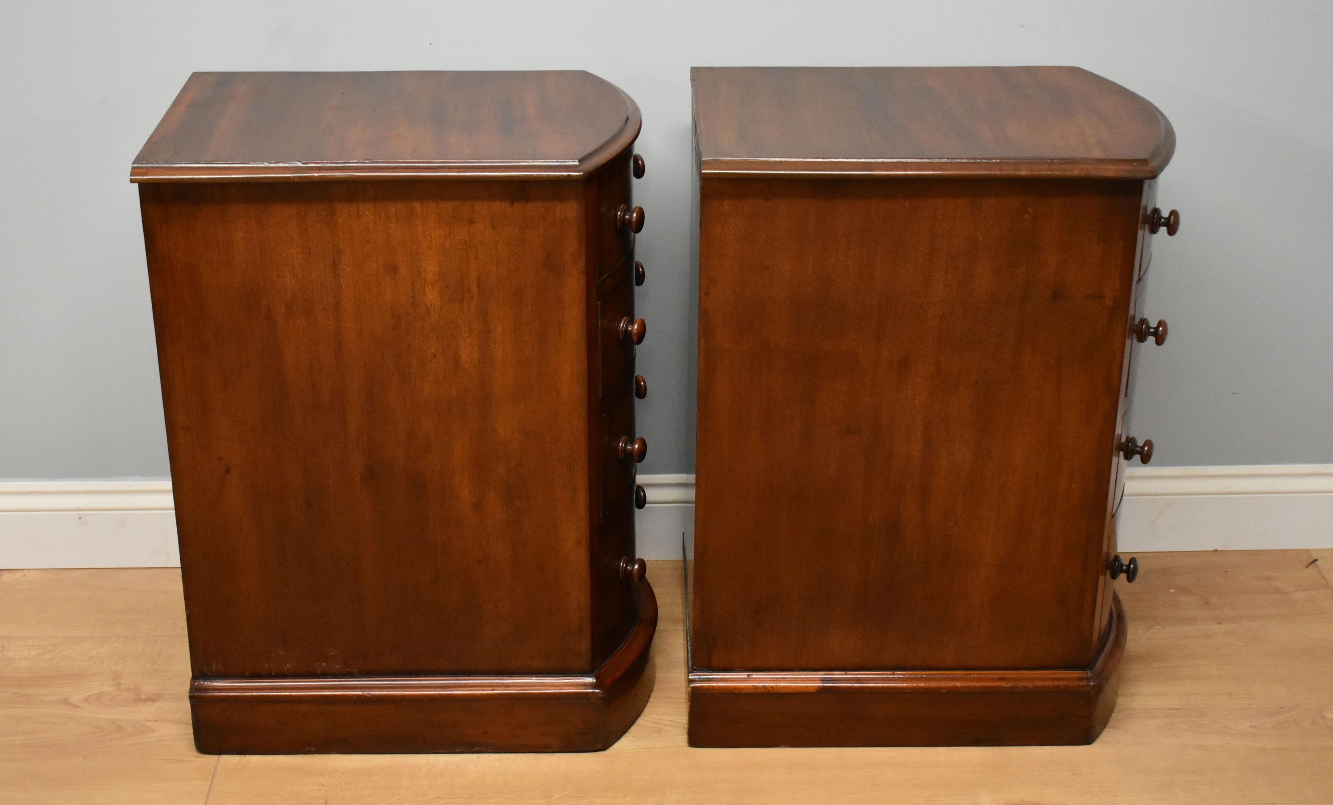 Pair of 19th Century Victorian Mahogany Bow Front Chests In Good Condition In Chelmsford, Essex