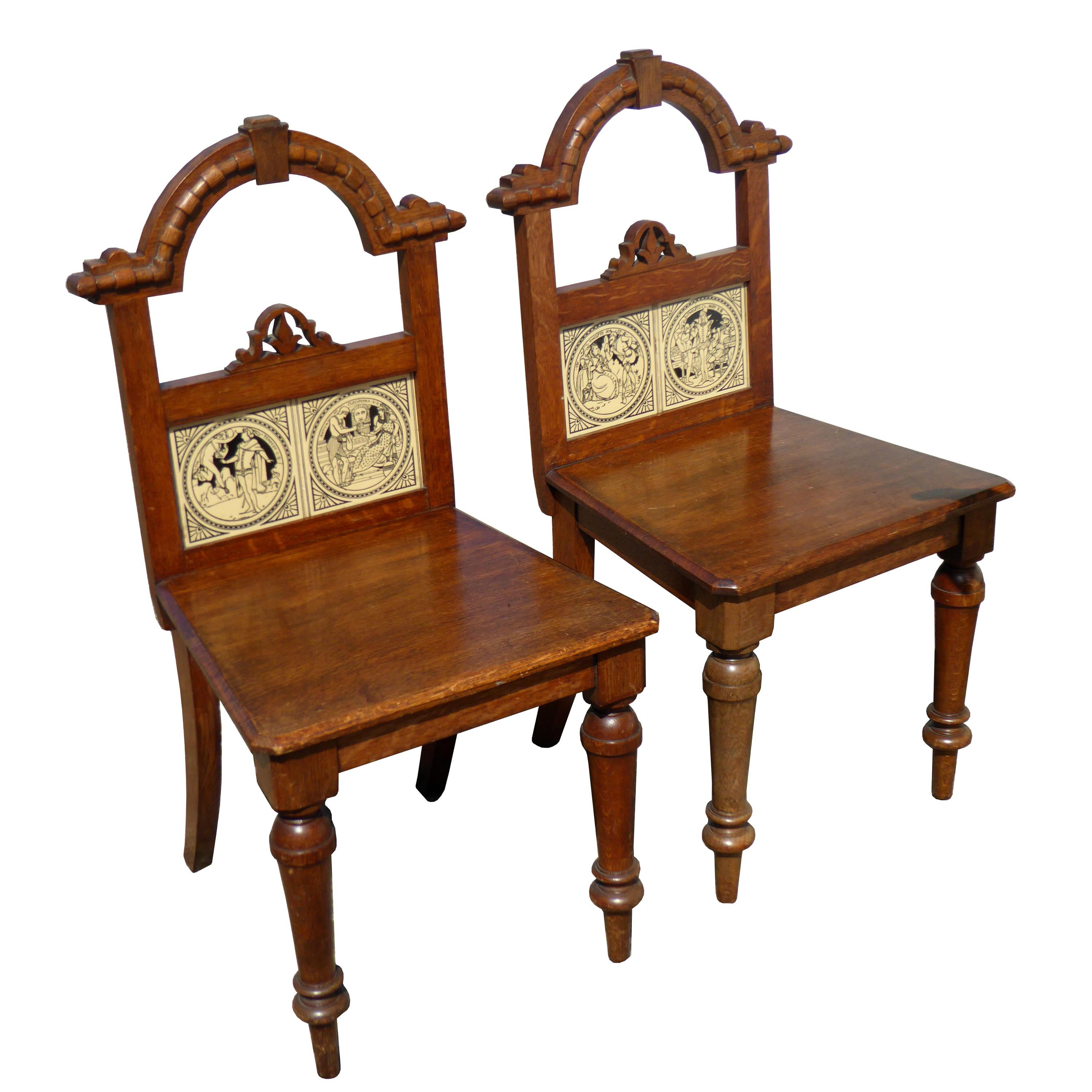 Paire de chaises d'entrée victoriennes en chêne du 19ème siècle