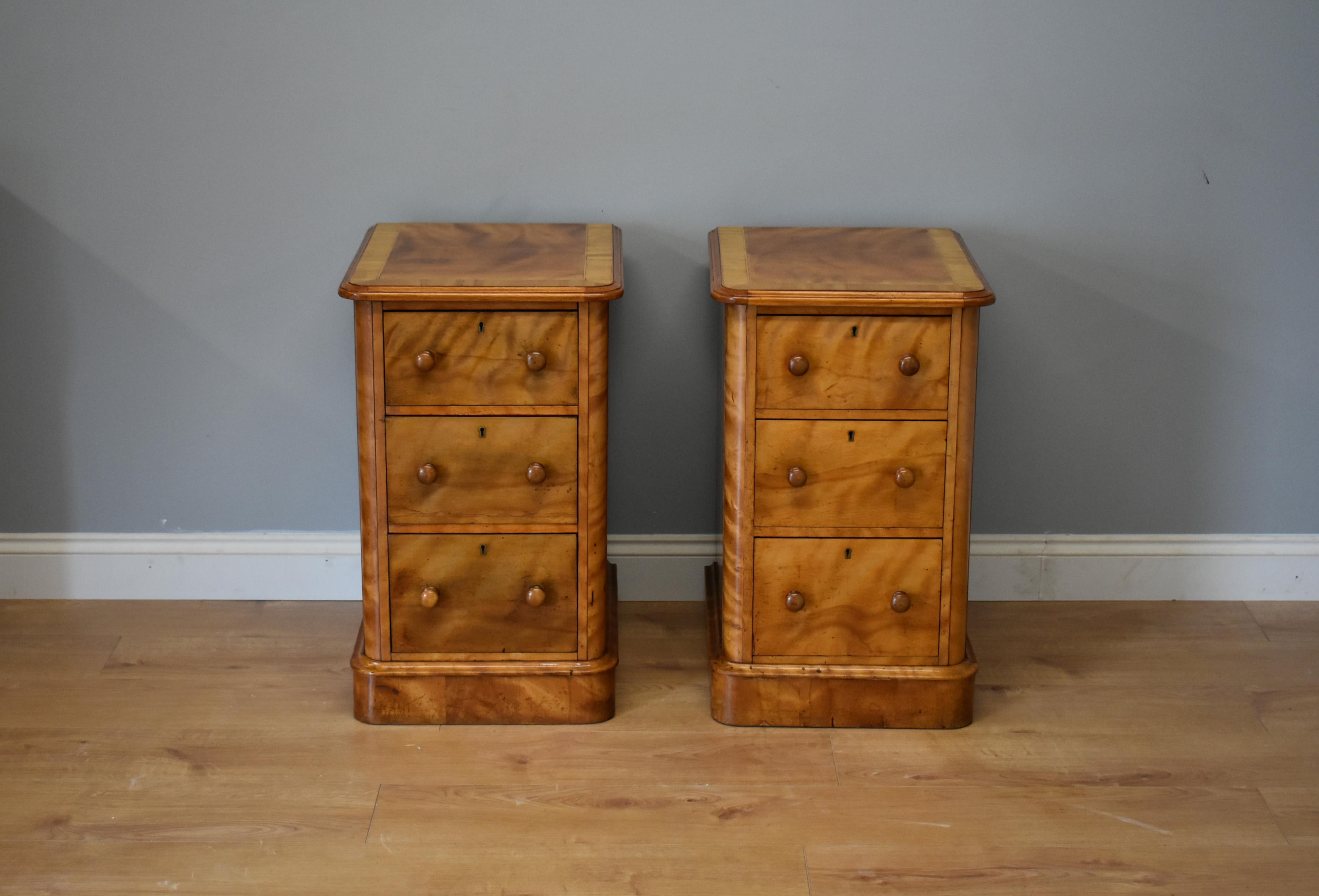 For sale is a good quality pair of Victorian satinwood bedside chests, each having banded tops over three drawers with turned handles, above a plinth base. Both of the chests are in superb condition. 

Measures: Width 17