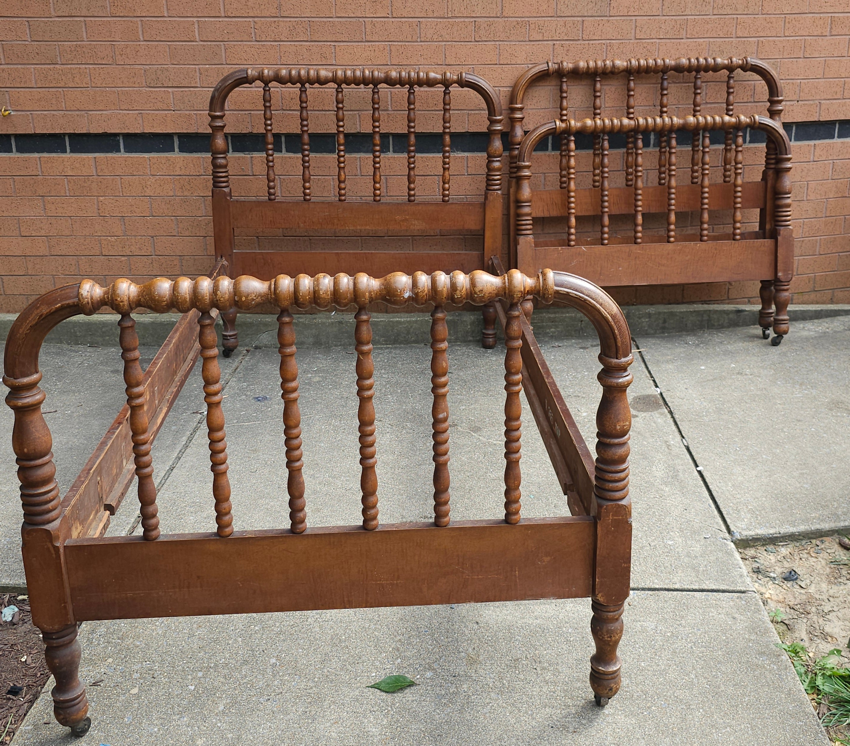 Other Pair of 19th Century Victorian Spool Maple Twin Bedframes