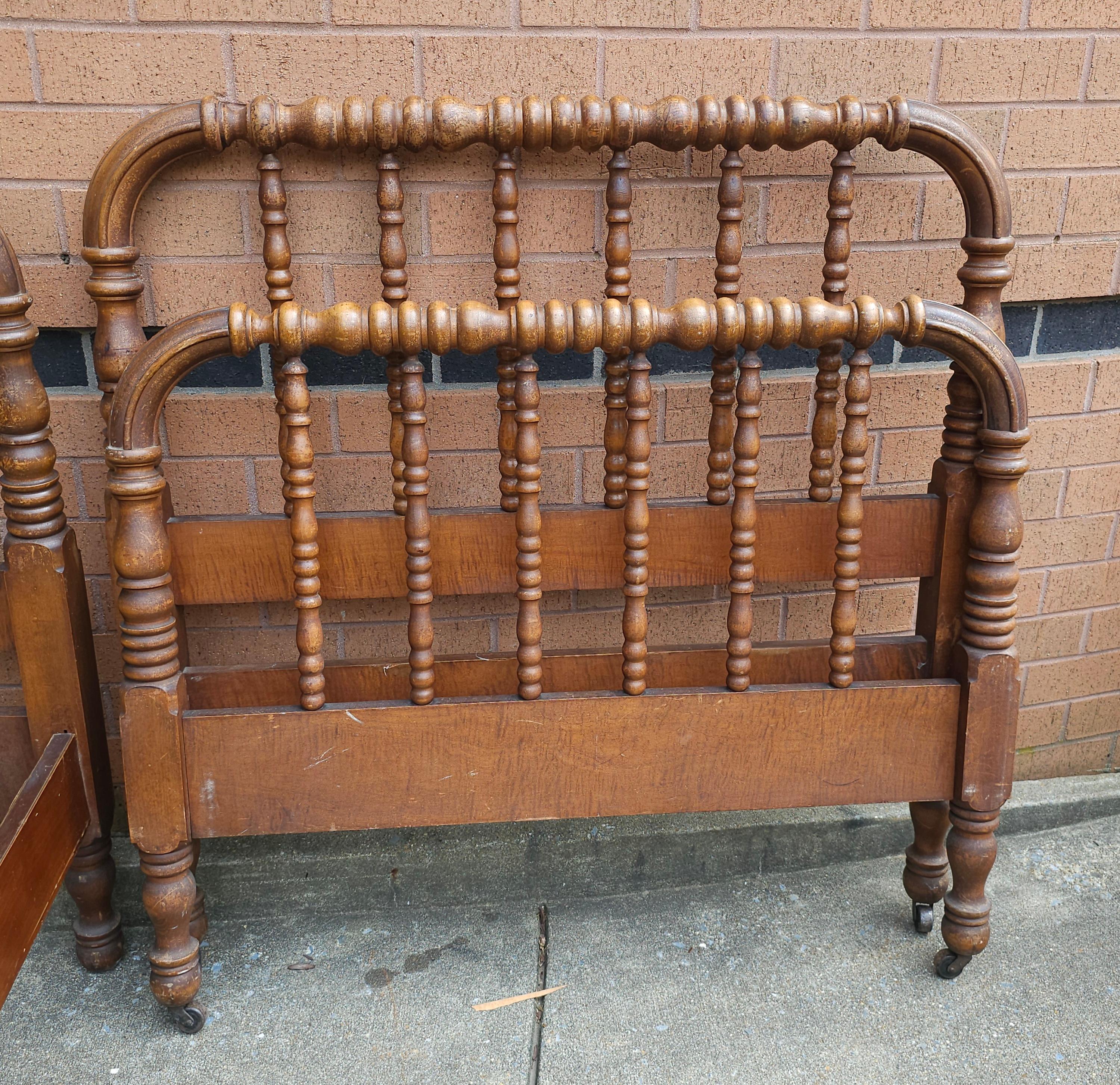 Pair of 19th Century Victorian Spool Maple Twin Bedframes 1