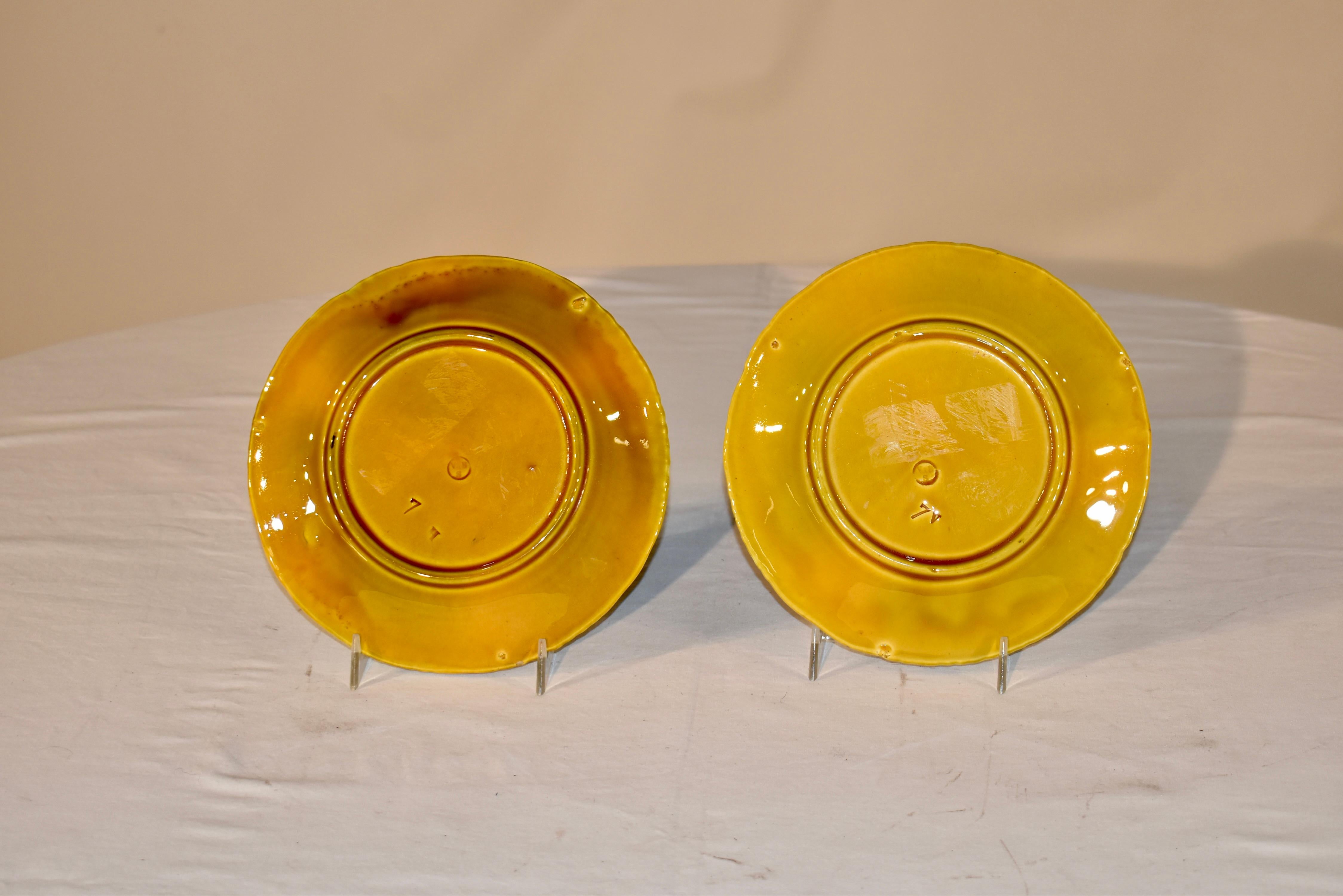 Glazed Pair of 19th Century Villeroy and Boch Majolica Plates For Sale