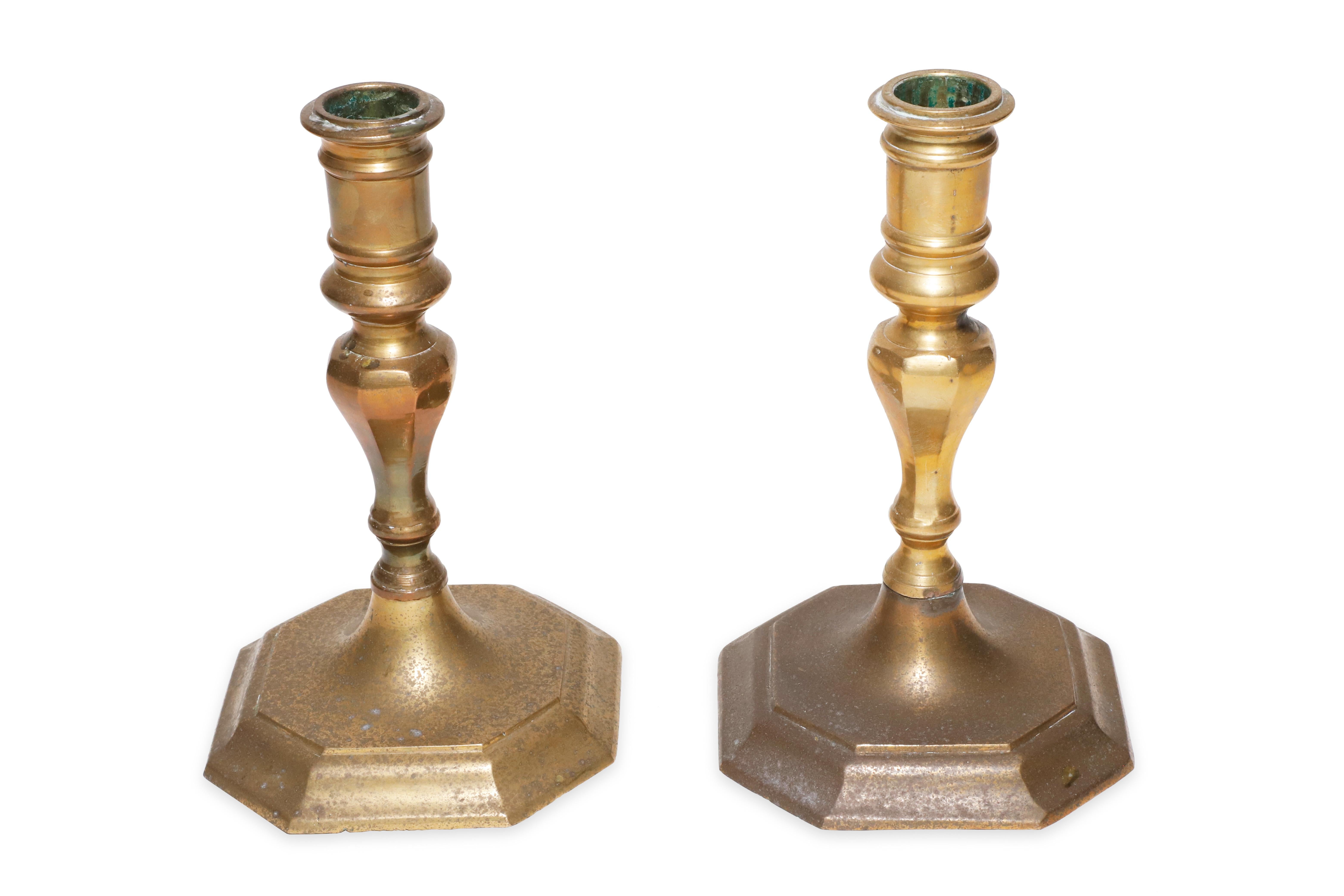 English Pair of 19th Century Vintage Brass Candleholders For Sale