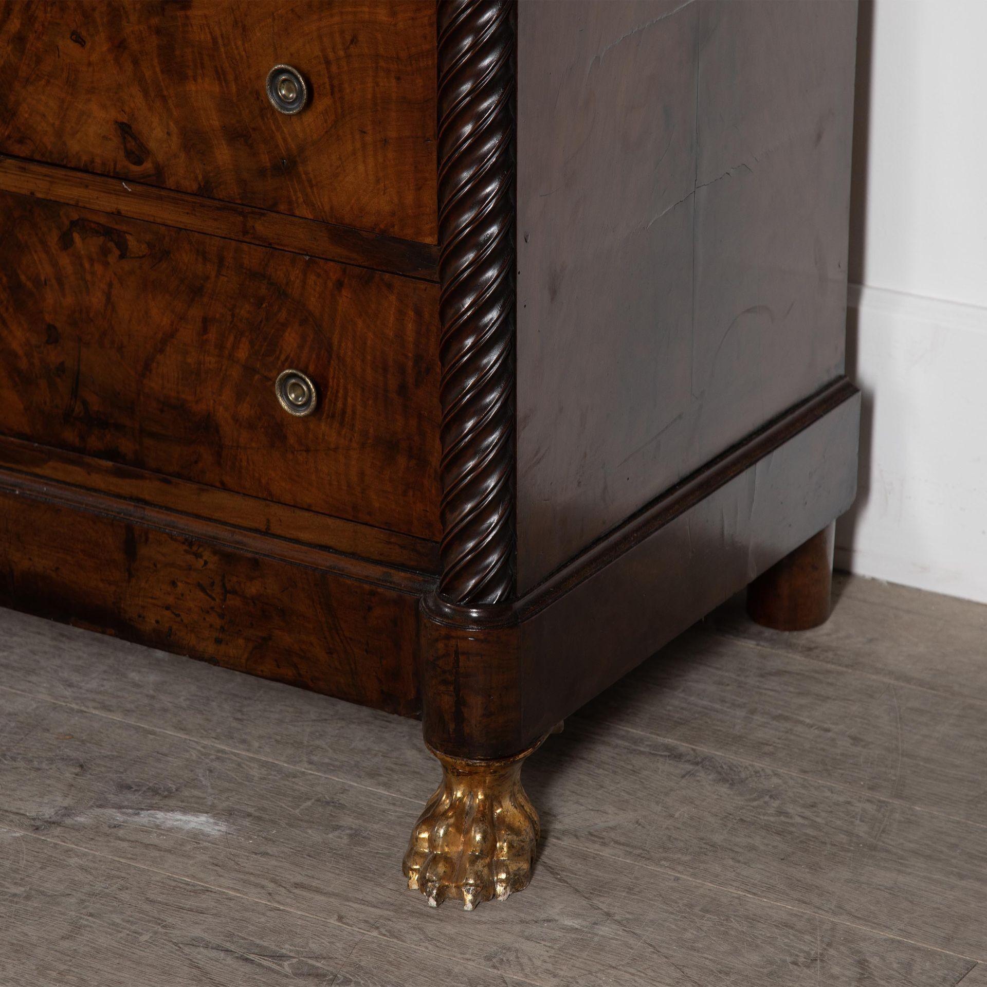 Coppia di commodes in noce del XIX secolo in vendita 2