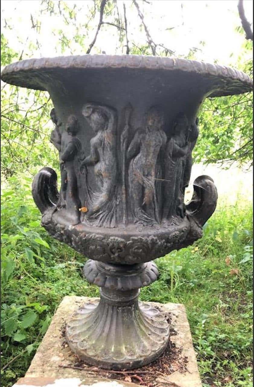 Pair of 19th Century Weathered Cast Iron Urns In Good Condition For Sale In Southall, GB