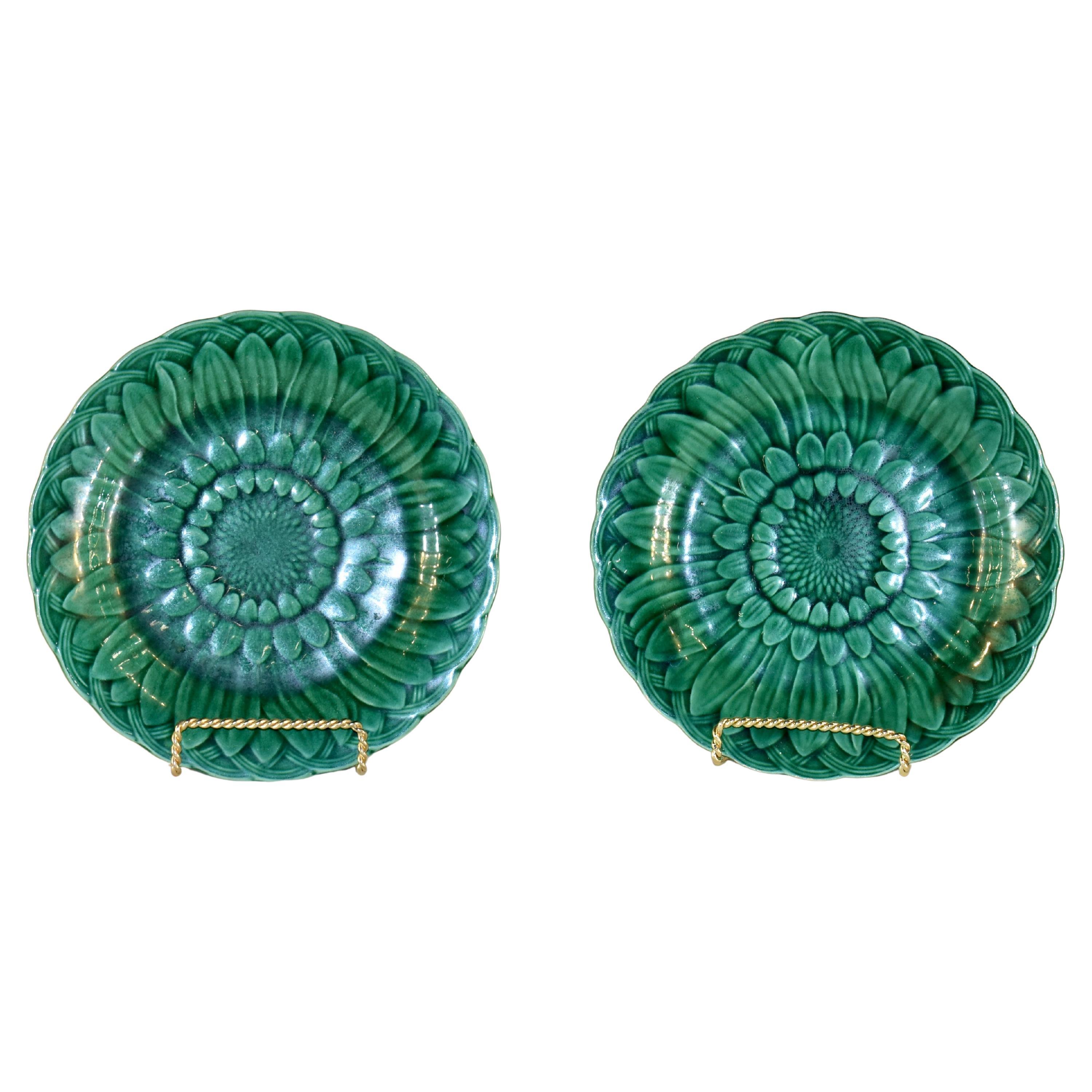 Paire d
assiettes à tournesol en majolique de Wedgwood du XIXe siècle