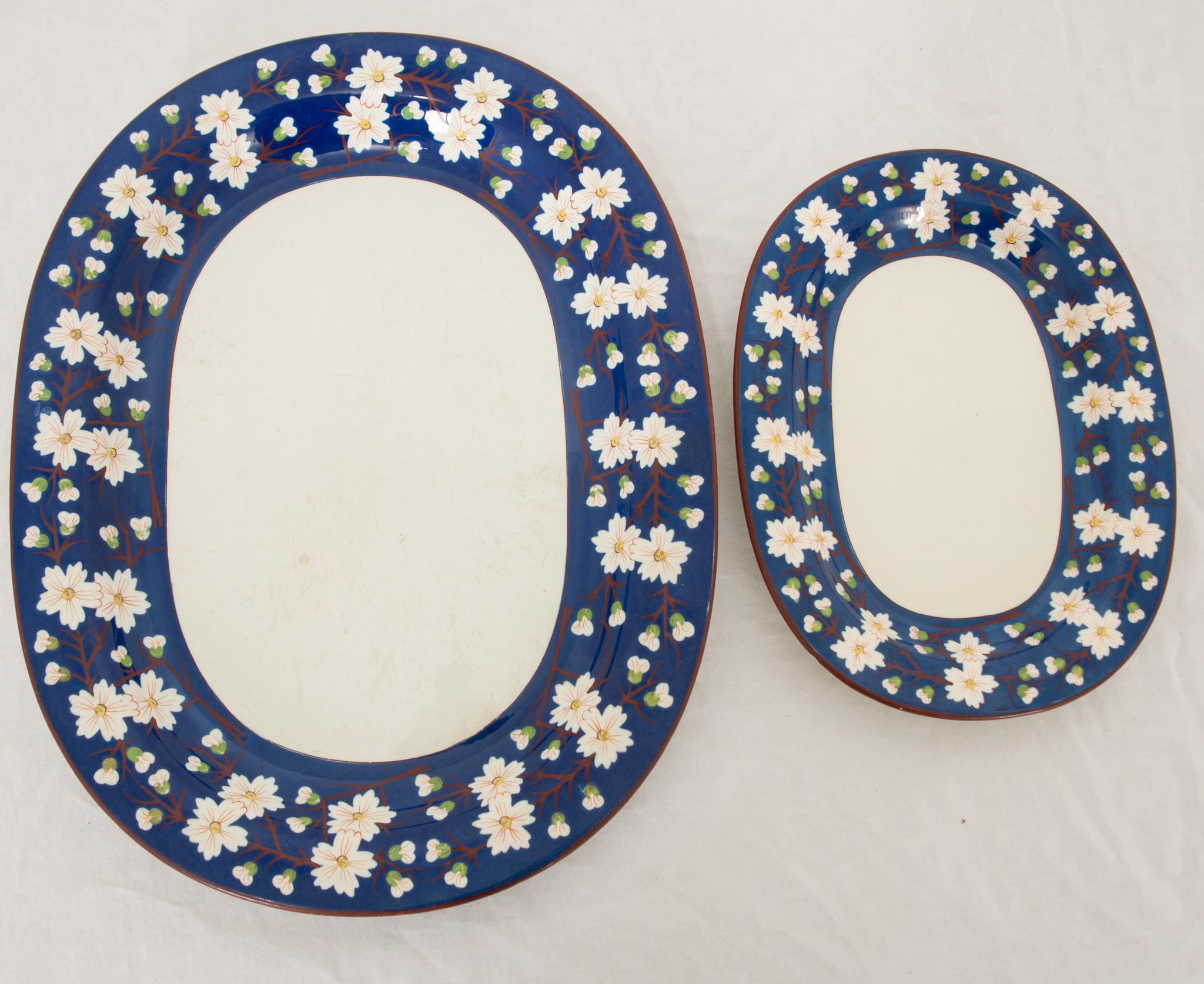 Pair of 19th Century Wedgwood Pearlware Platters In Good Condition For Sale In Baton Rouge, LA