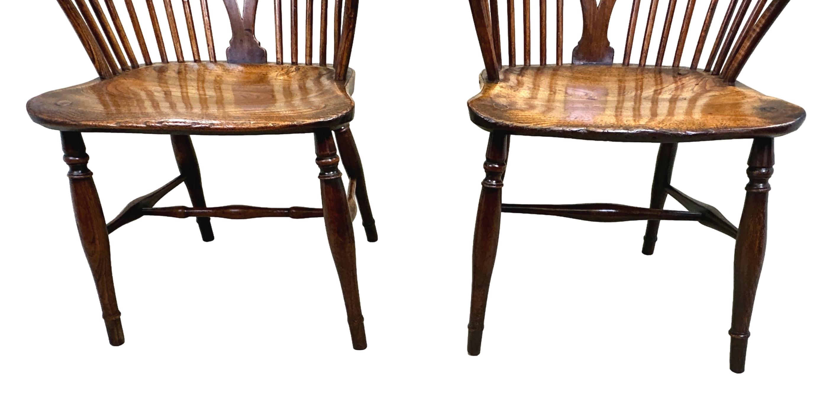 Pair Of 19th Century Wheelback Windsor Armchairs In Good Condition In Bedfordshire, GB