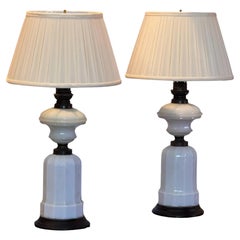 Coppia di lampade opaline bianche del XIX secolo