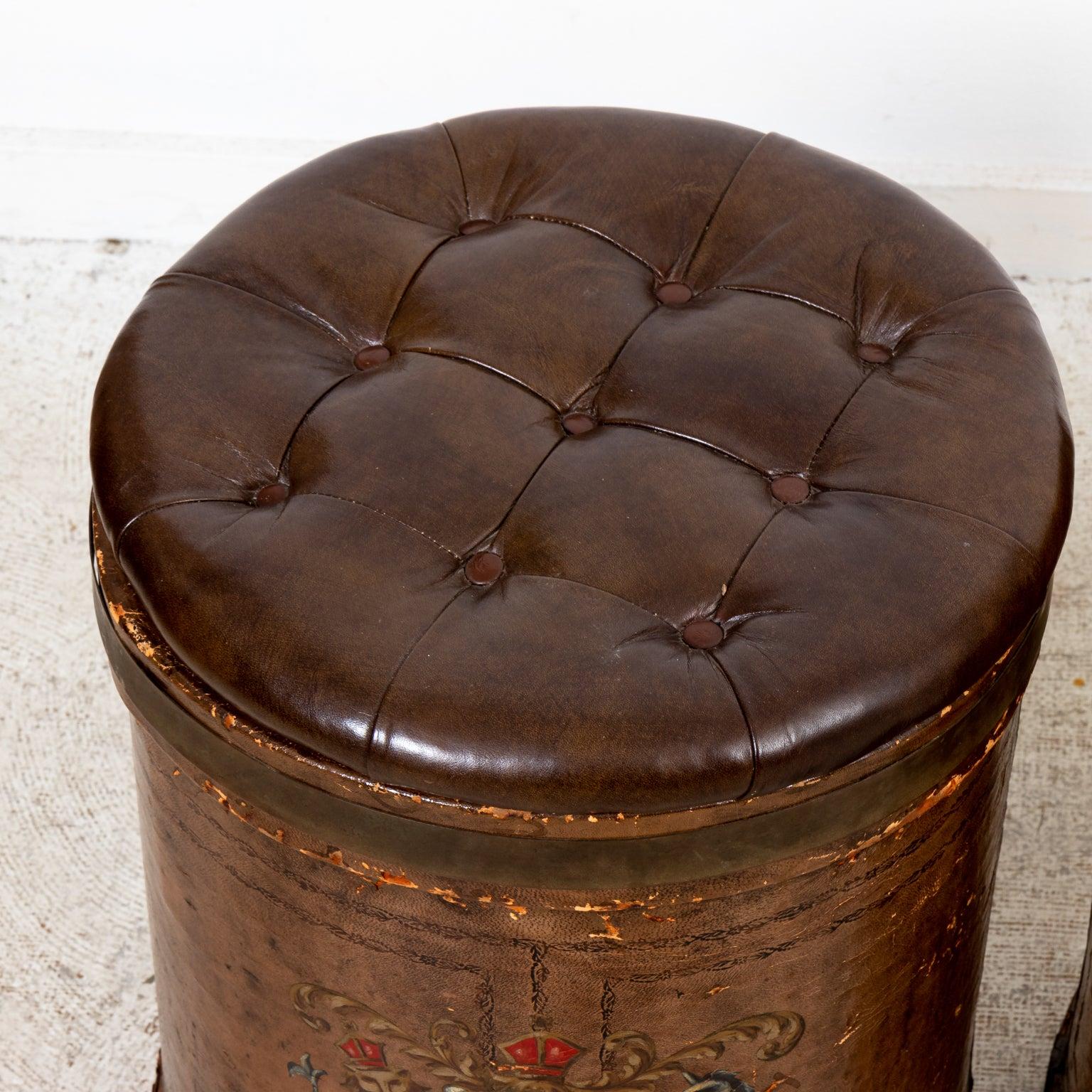 Pair of 19th Century Wig Box with Leather Tufted Top In Good Condition For Sale In Stamford, CT