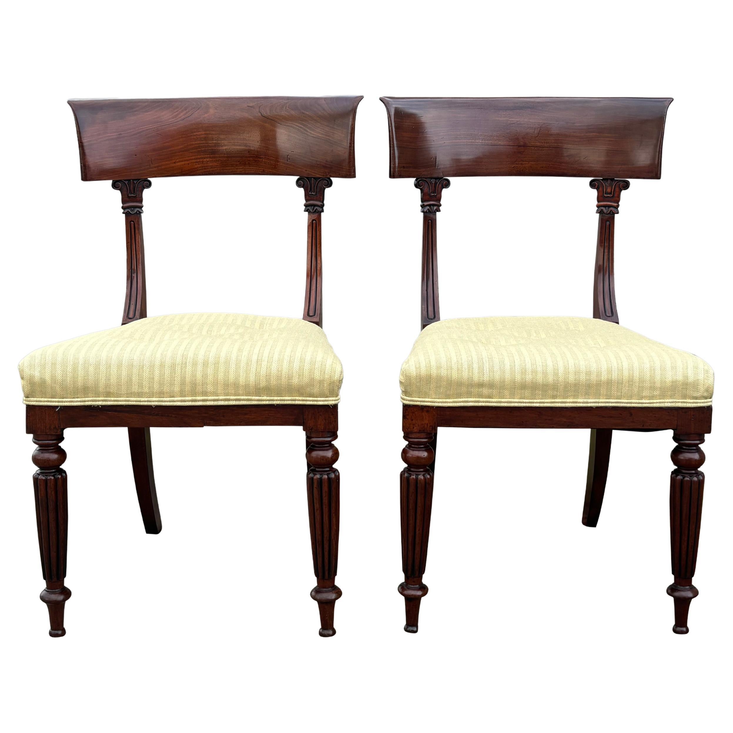 Paire de chaises d'appoint en acajou d'époque William IV du 19ème siècle