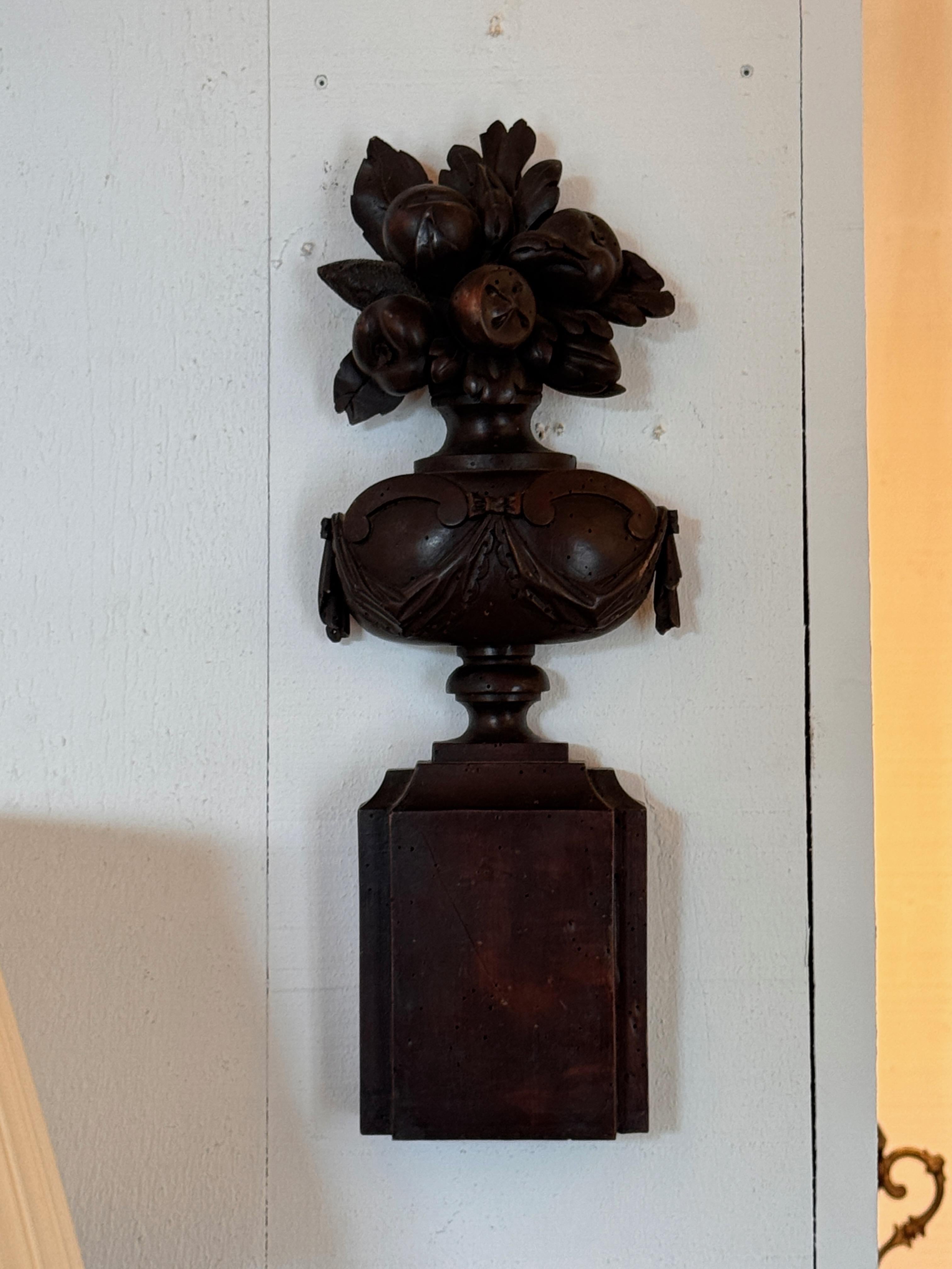 Pair of 19th Century Wood Carvings In Good Condition For Sale In Charlottesville, VA