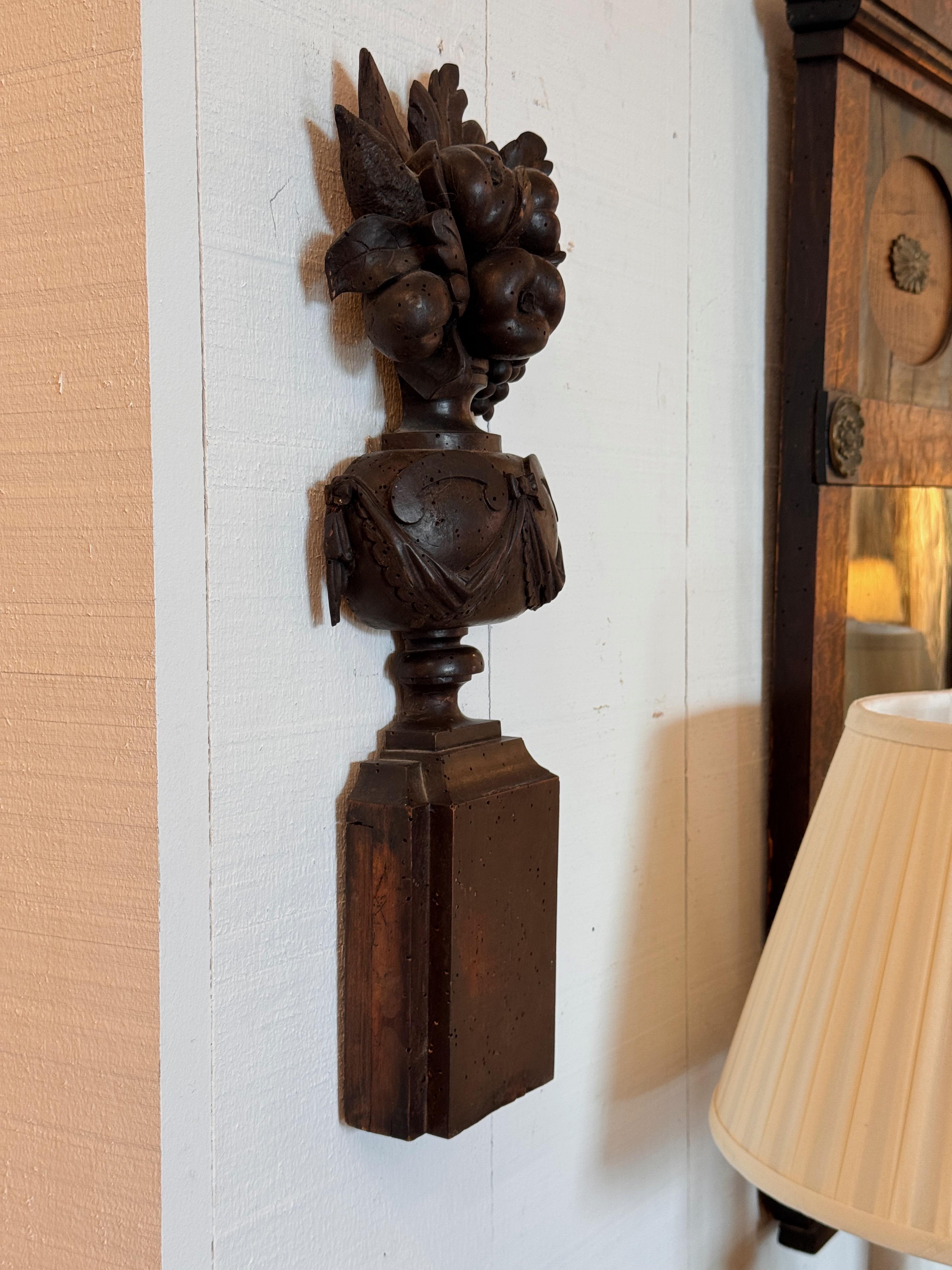 Pair of 19th Century Wood Carvings For Sale 3