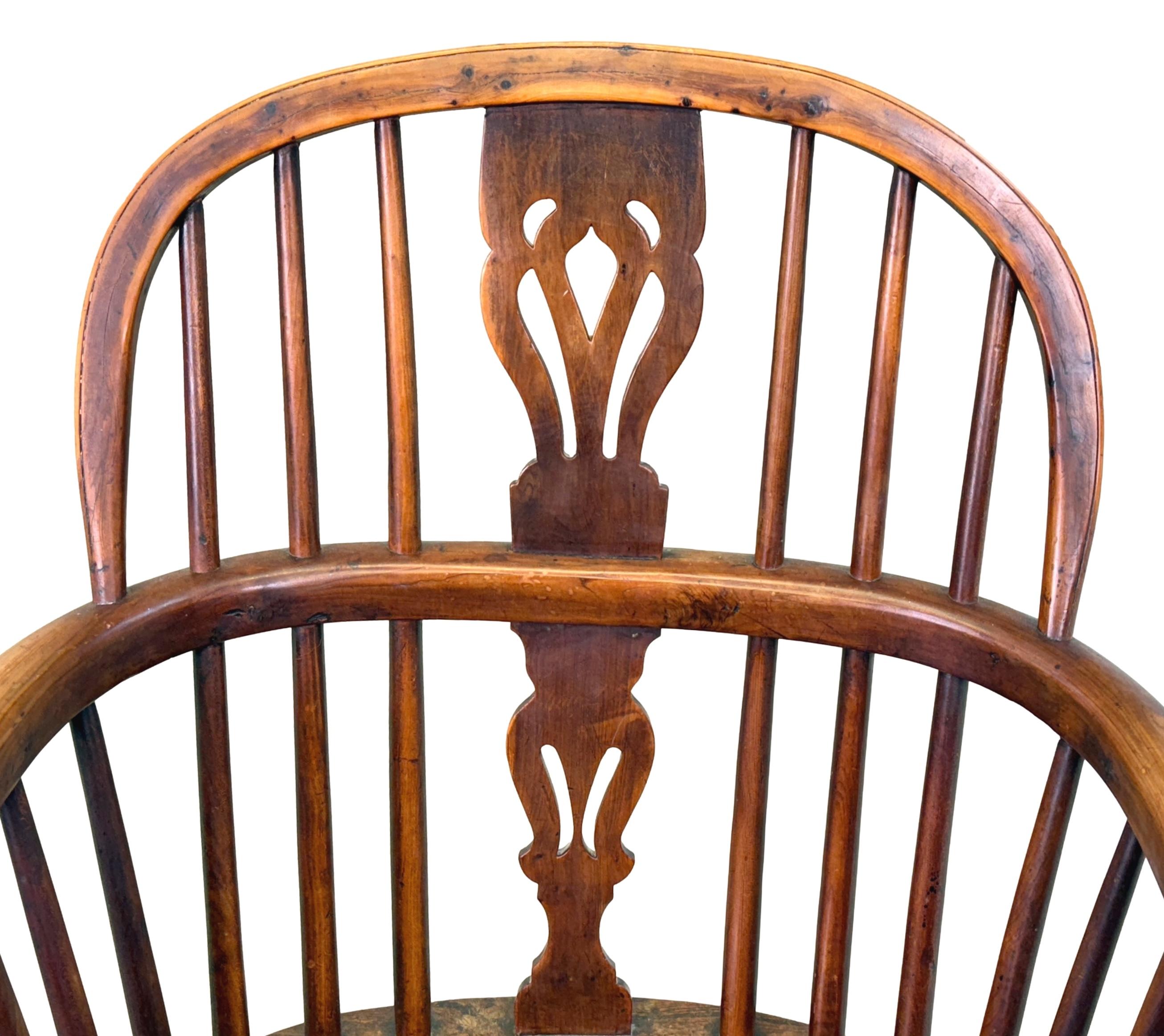 Inglese Coppia di poltrone Windsor in legno di tasso del XIX secolo in vendita