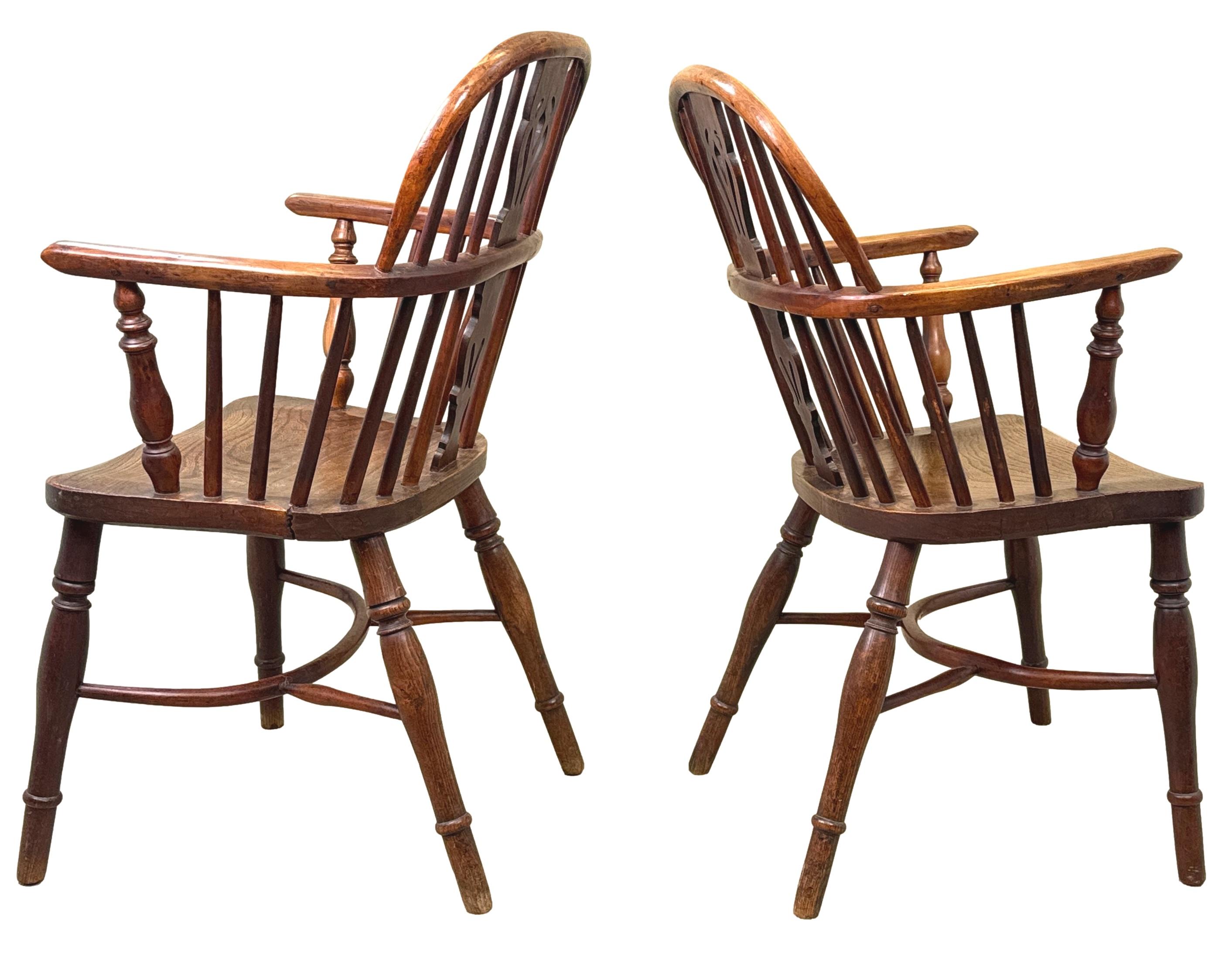 Coppia di poltrone Windsor in legno di tasso del XIX secolo in vendita 1