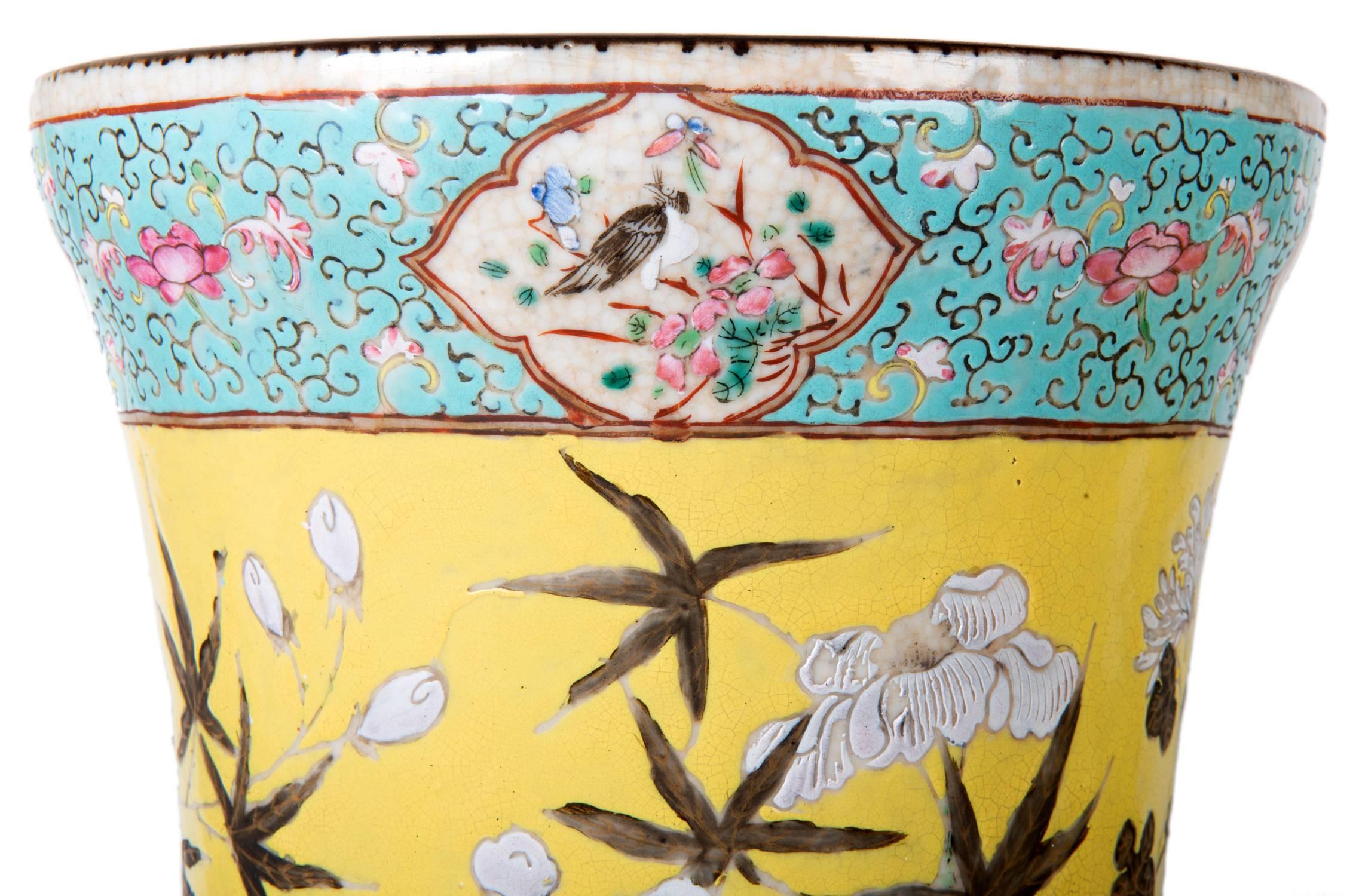 Peint à la main Paire de vases/lampes chinois de la famille jaune du 19e siècle en vente