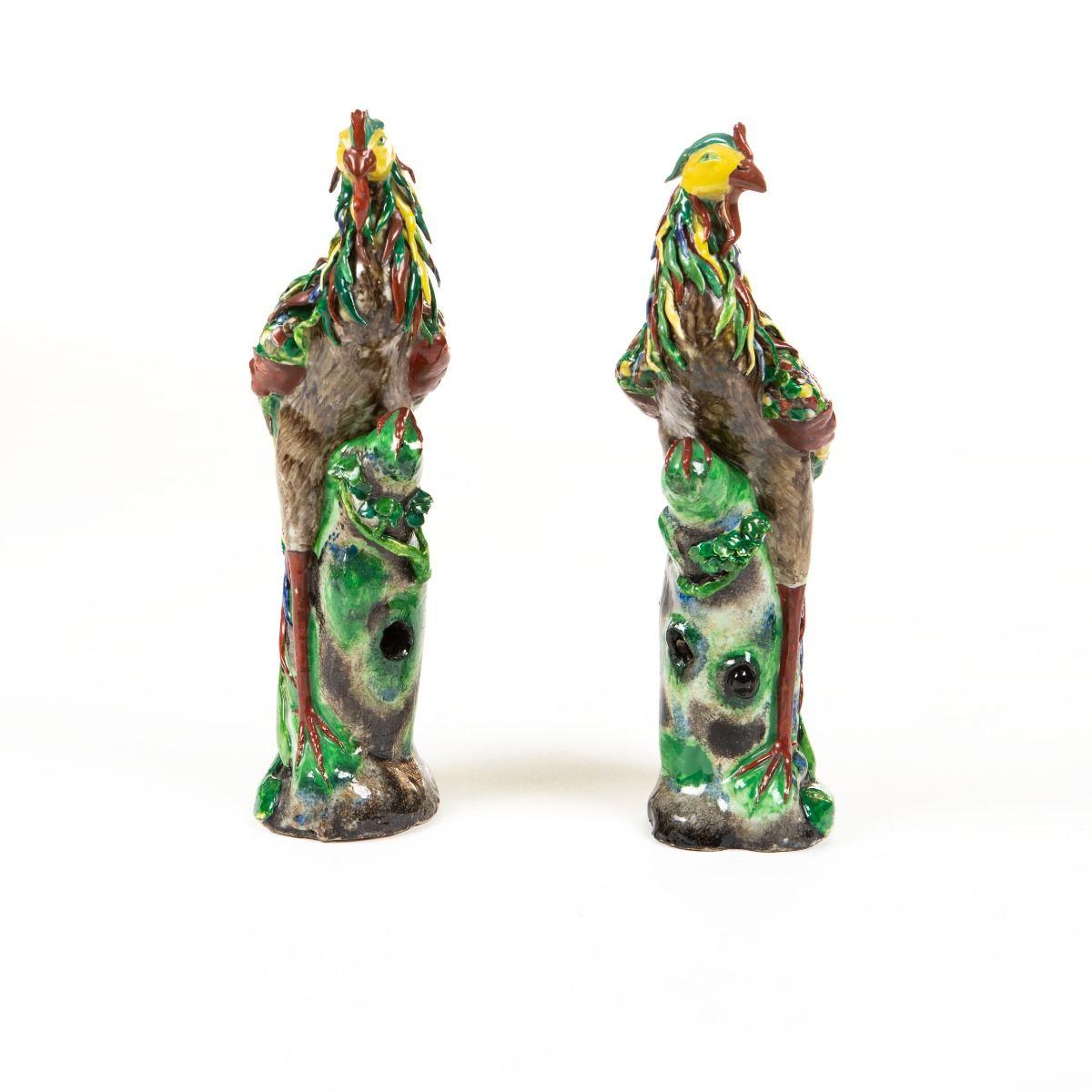 A highly decorative and well-crafted pair of phoenix birds, made in colorful, polychrome porcelain/stoneware. Height: 47 cm.
The figures date from the mid-1800s during the Qing dynasty and depict the Chinese fenghuang – the phoenix – a traditional