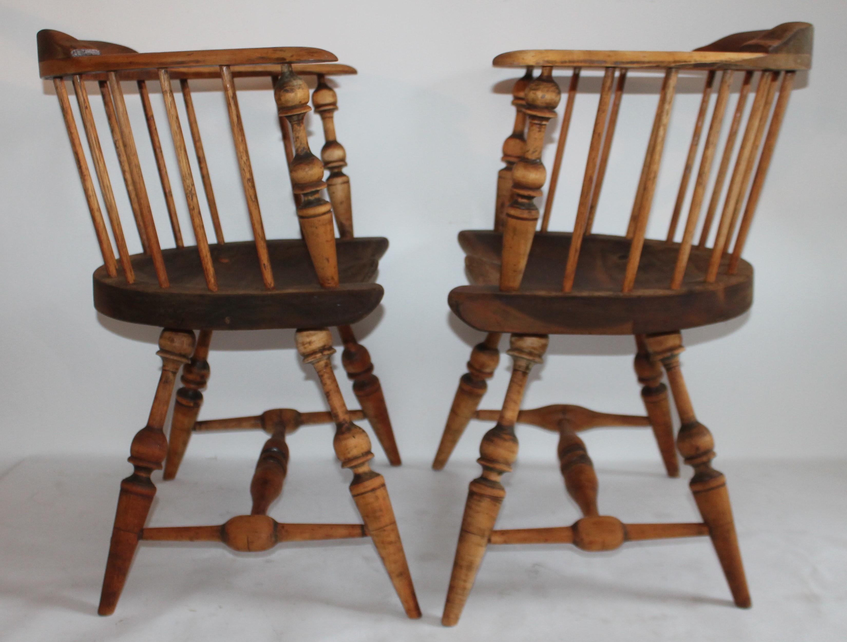Pair of 19th Century Firehouse Windsor Armchairs In Good Condition In Los Angeles, CA
